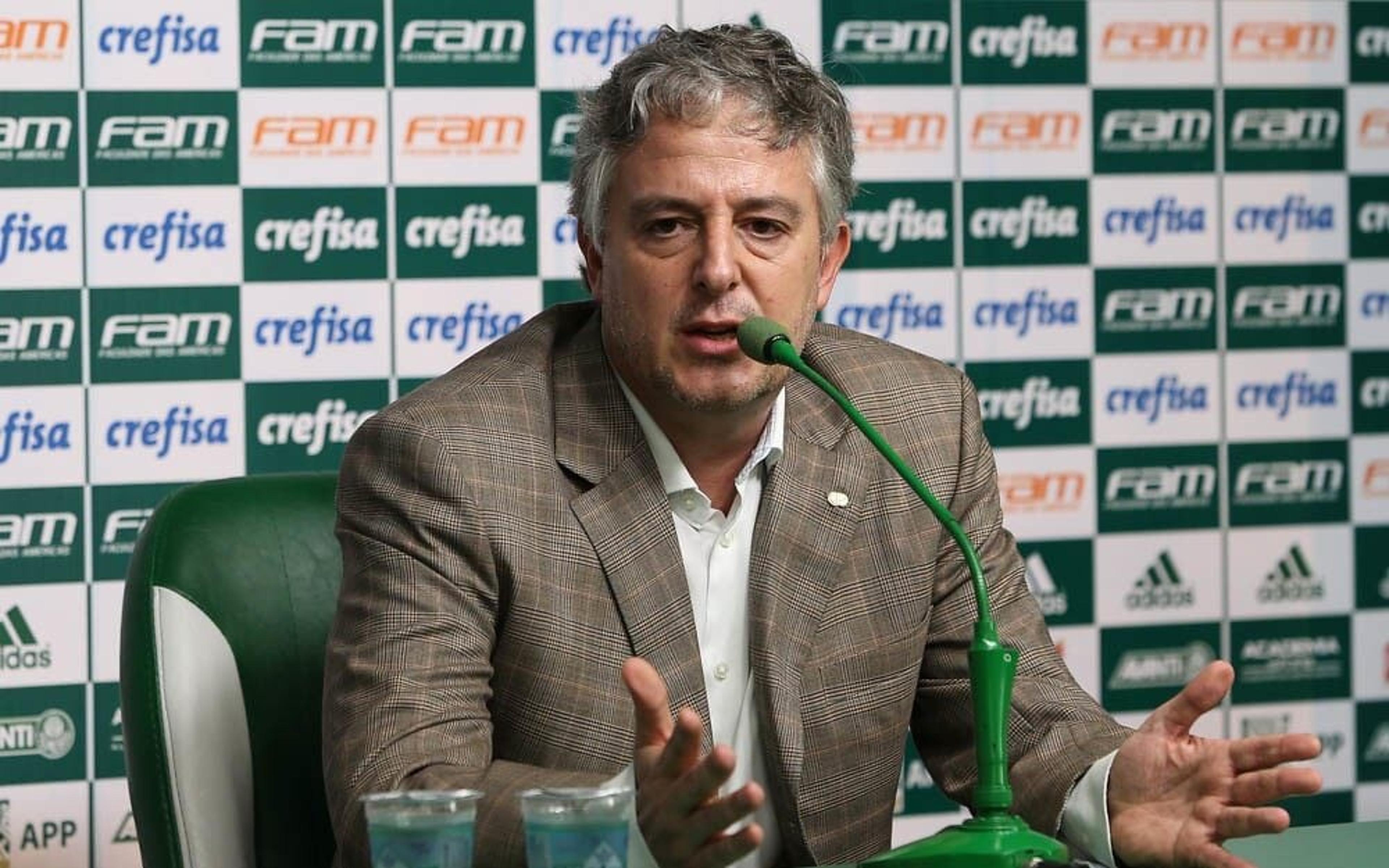 Ex-presidente do Palmeiras ironiza John Textor por acusações de arbitragem: ‘1º de abril!’