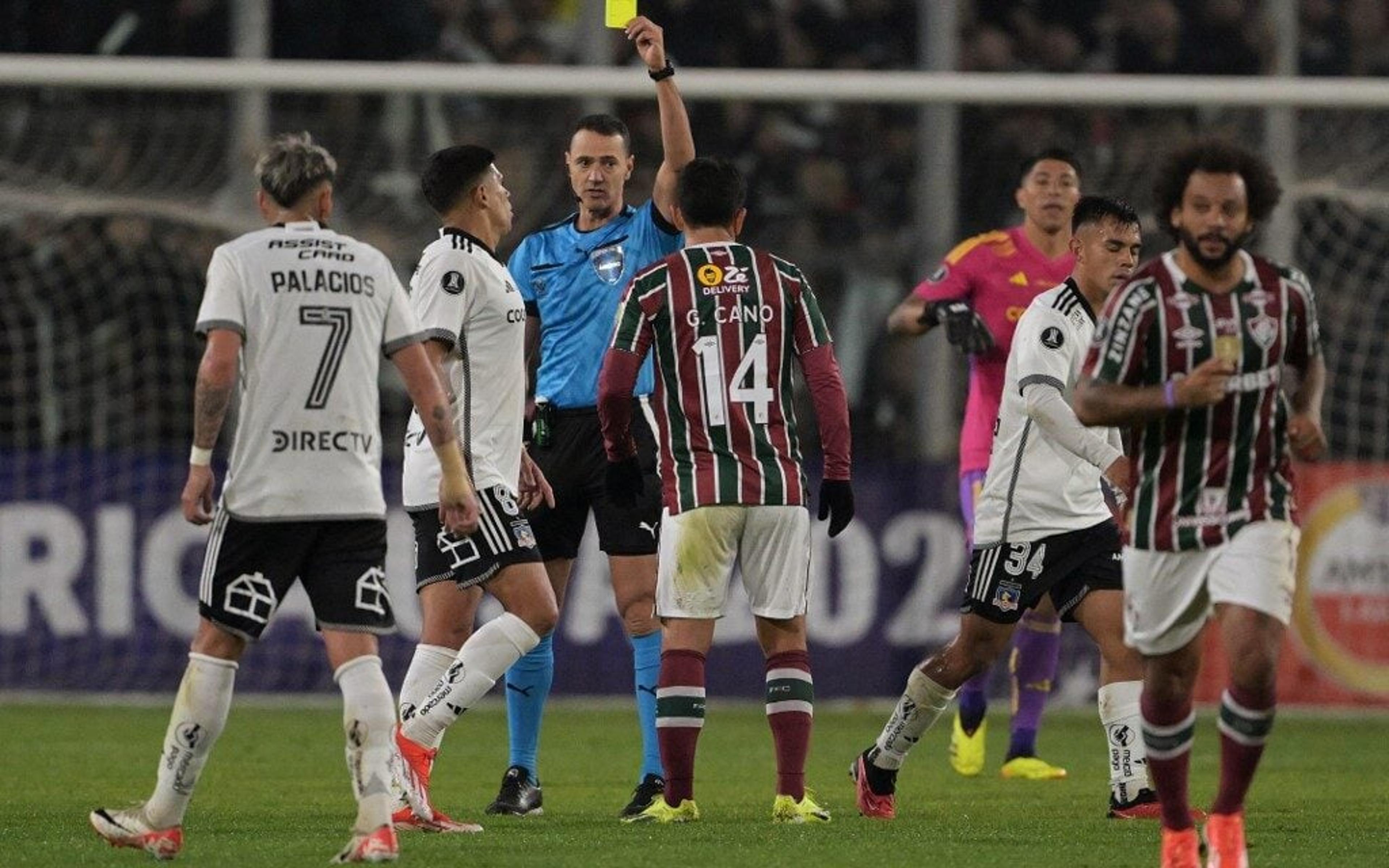 Torcedores do Fluminense detonam arbitragem de Wilmar Roldán: ‘Pra sair de camburão’