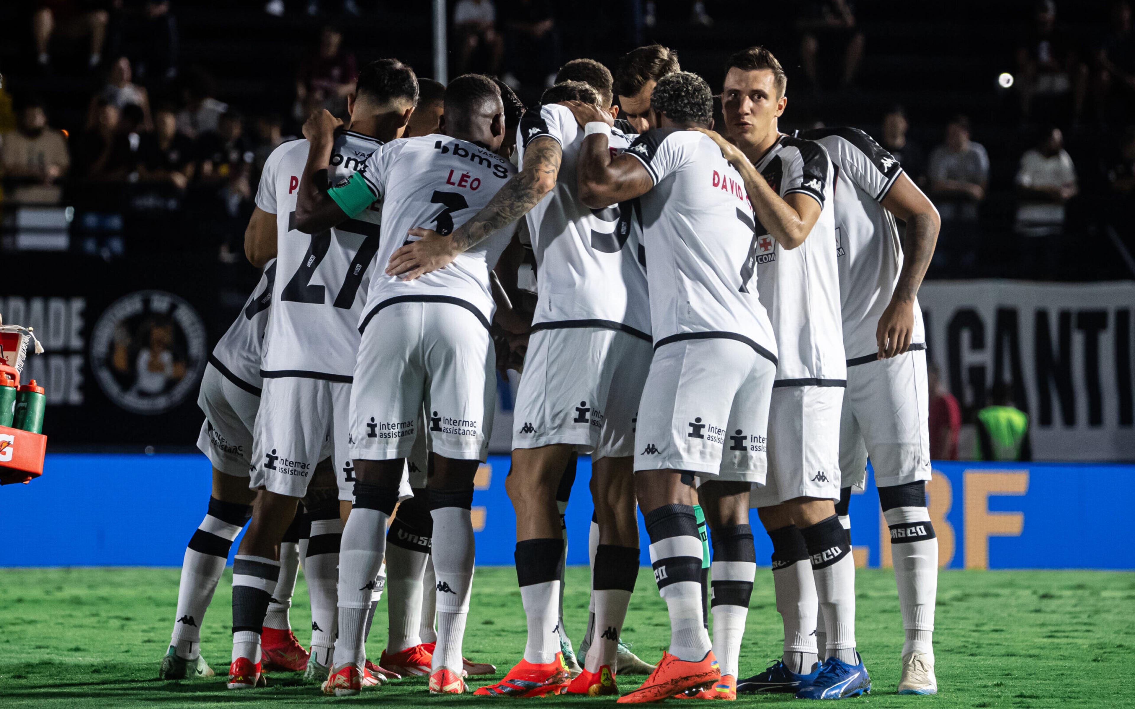 Na corda bamba, Vasco terá retorno de titular importante contra o Vitória