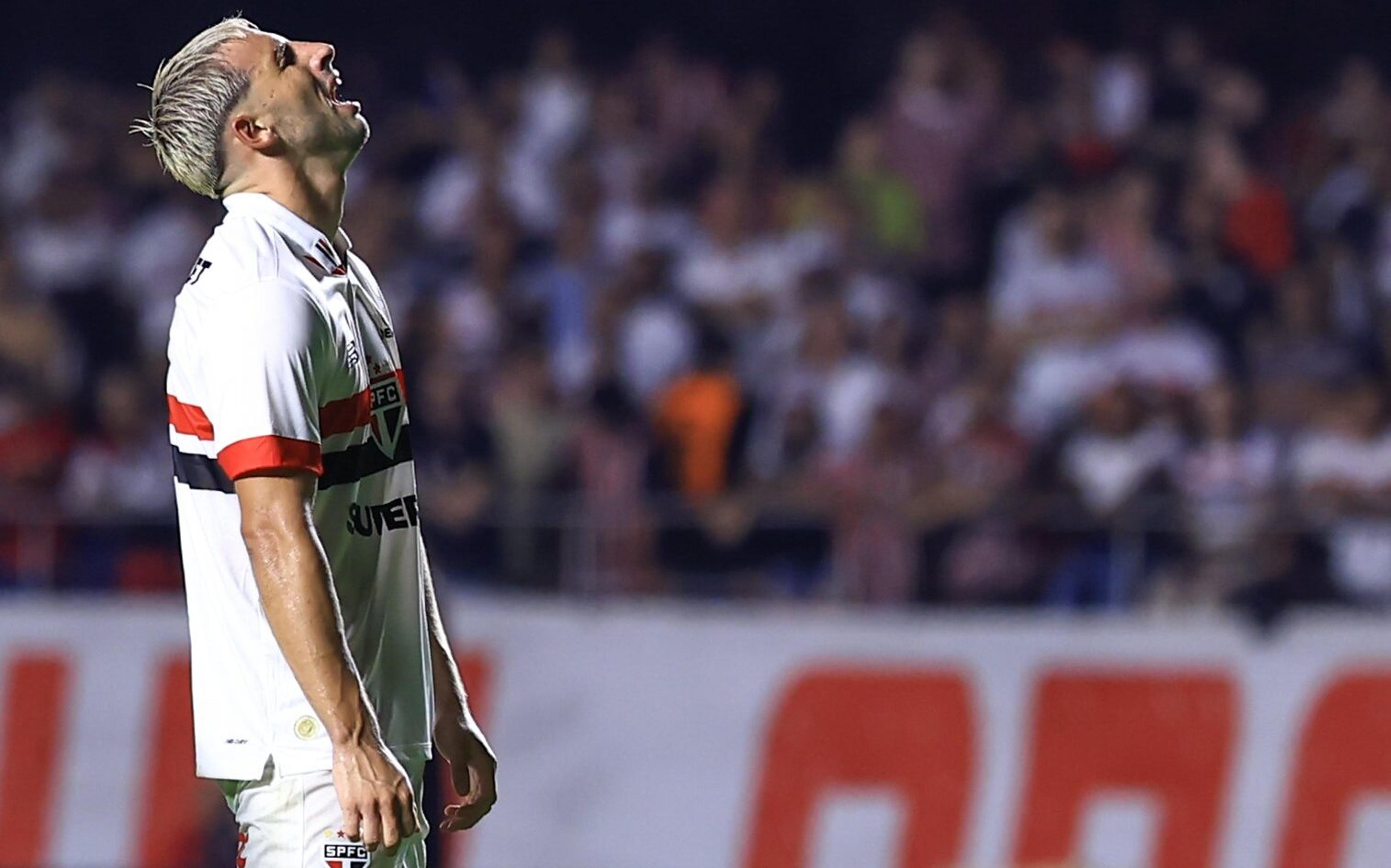 Triste, Calleri desabafa após lesão em São Paulo x Cobresal: ‘Não consigo ter sequência’