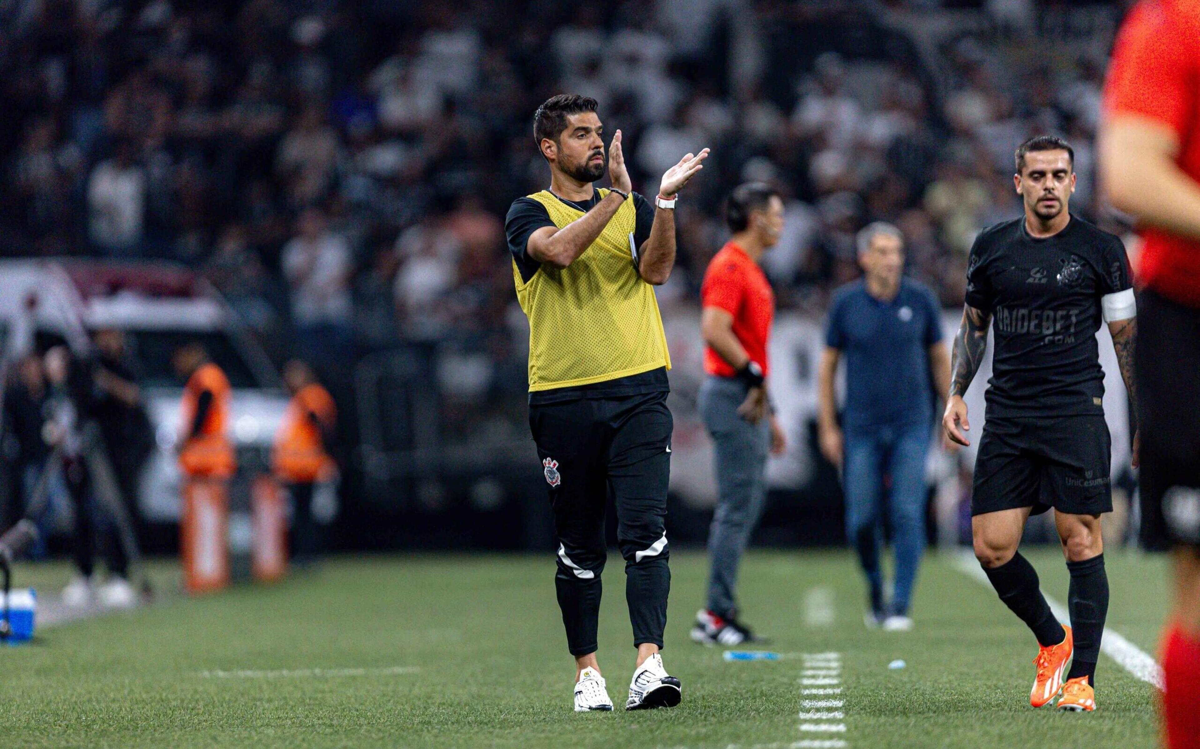 António Oliveira elege responsável pelo empate do Corinthians