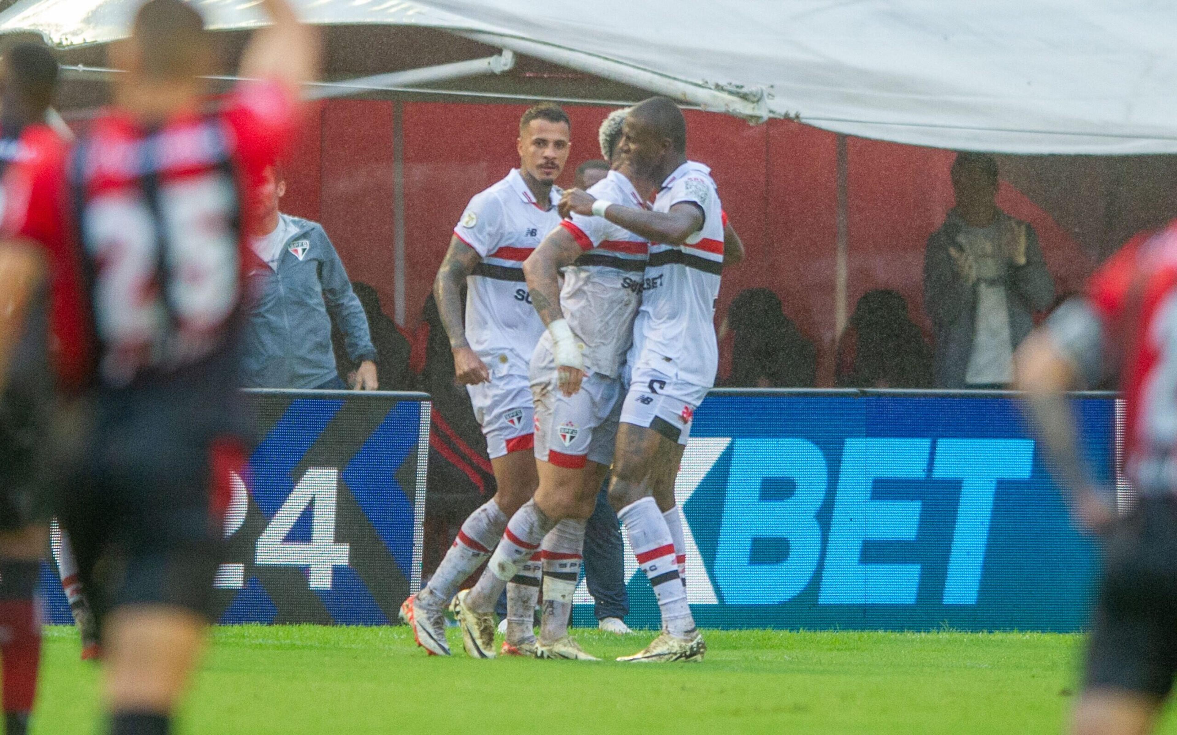 Torcedores do São Paulo exaltam Luciano: ‘Bola de ouro’