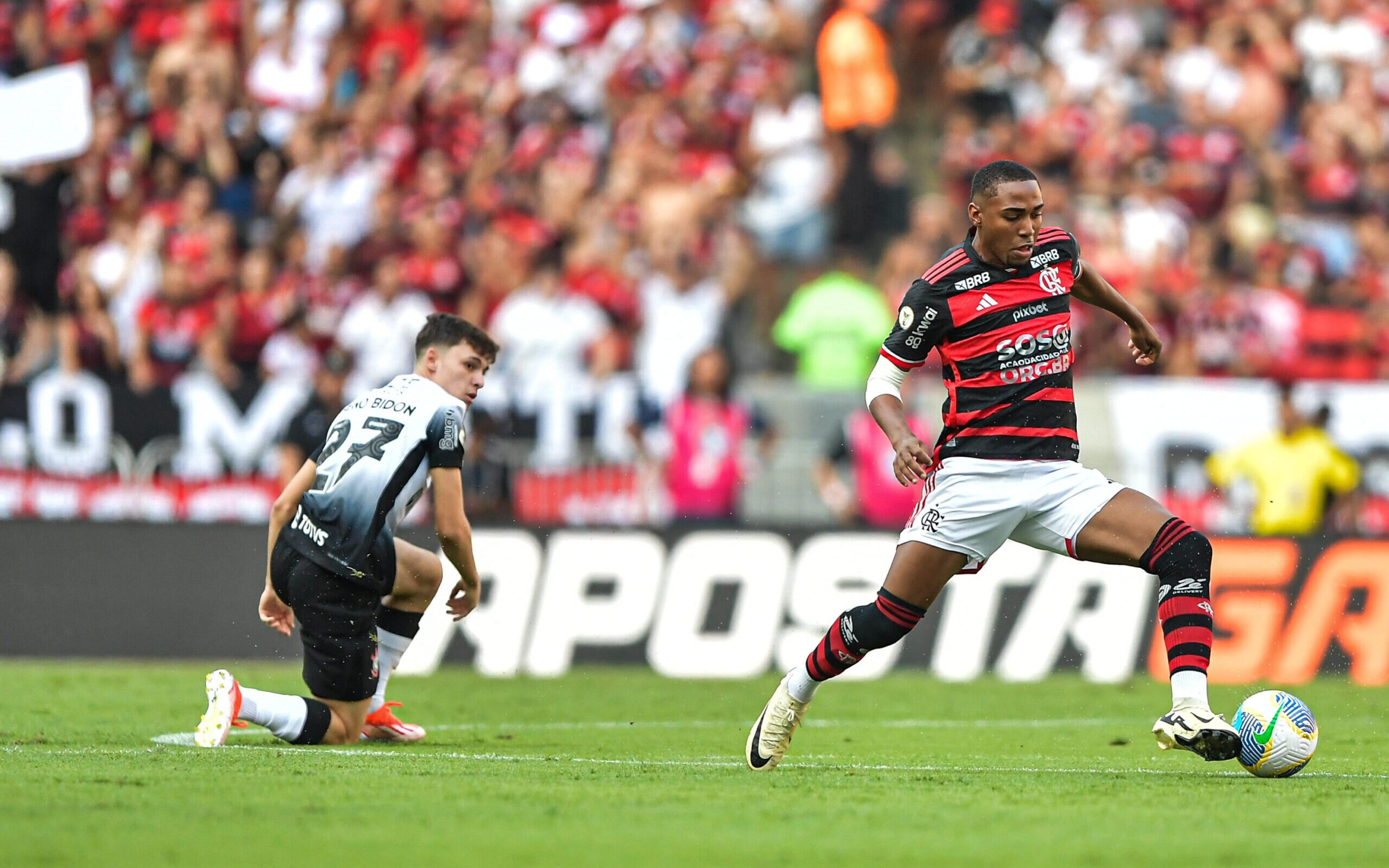 Torcedores do Flamengo sobre Lorran: ‘Titular absoluto’