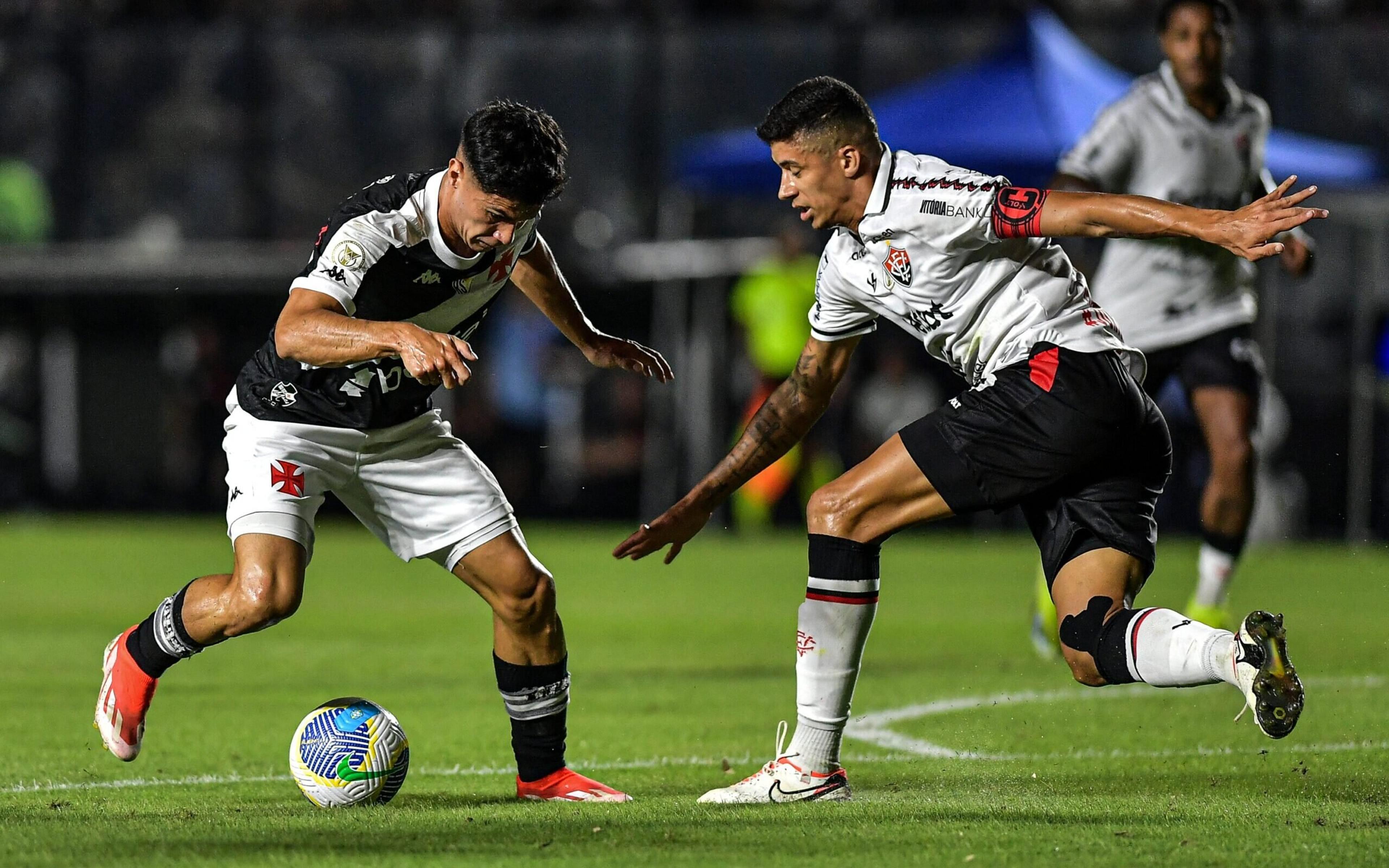 Web se revolta com decisão do VAR em jogo do Vasco: ‘Pênalti claríssimo’