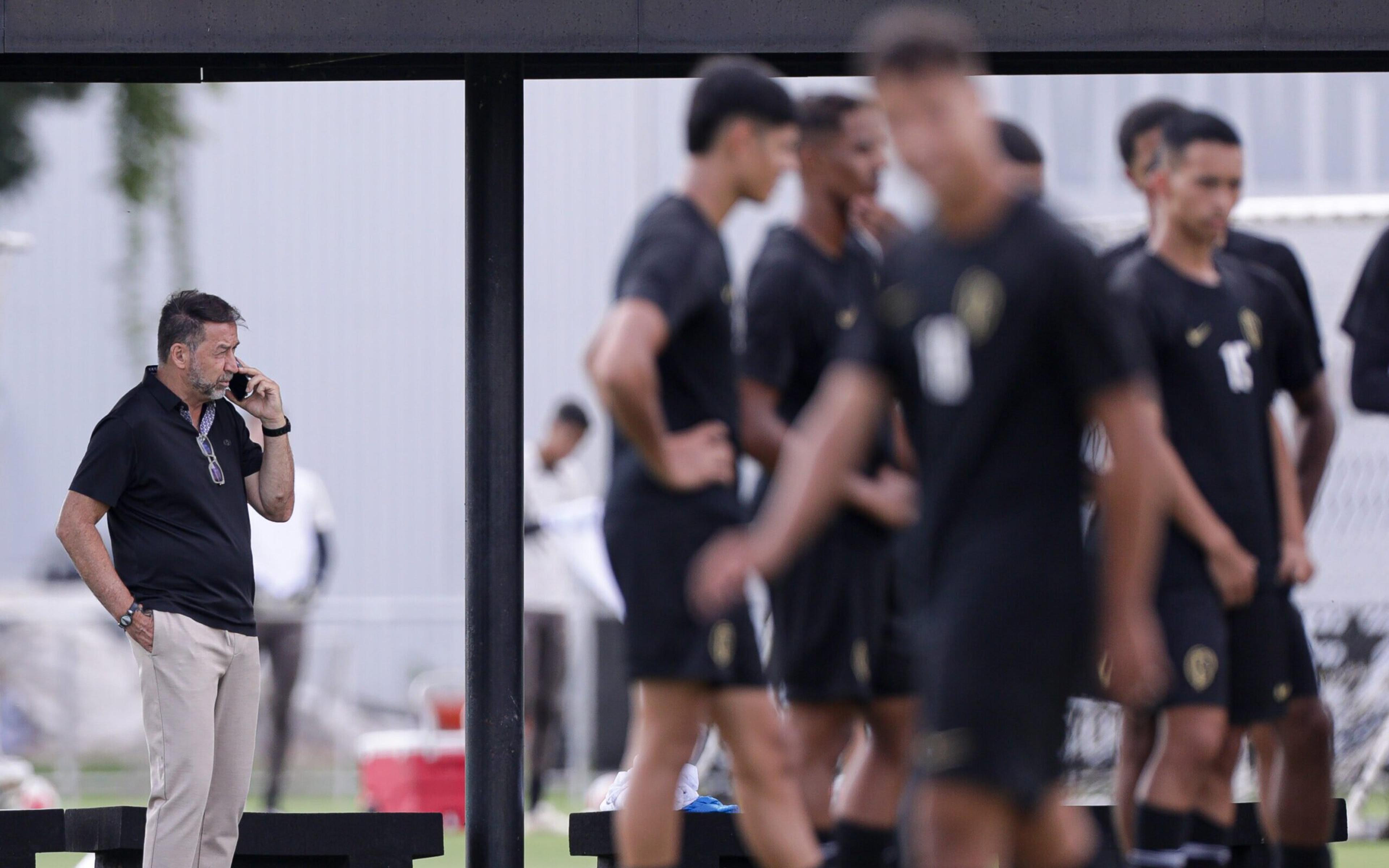 Bastidores do Corinthians: diretor pede afastamento e presidente corre risco de impeachment