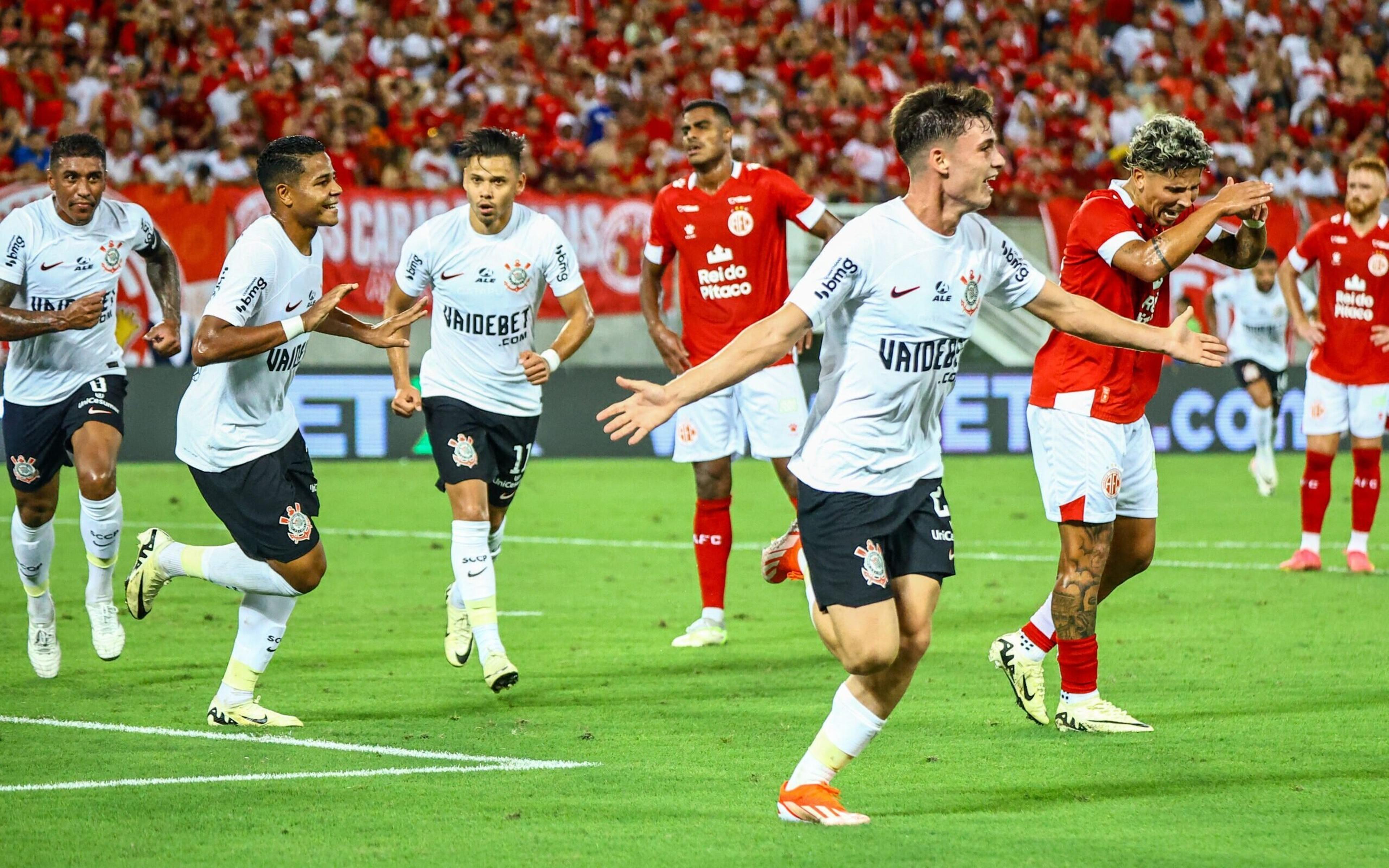 Com zagueiro-artilheiro, Corinthians vence o América-RN de virada na Copa do Brasil