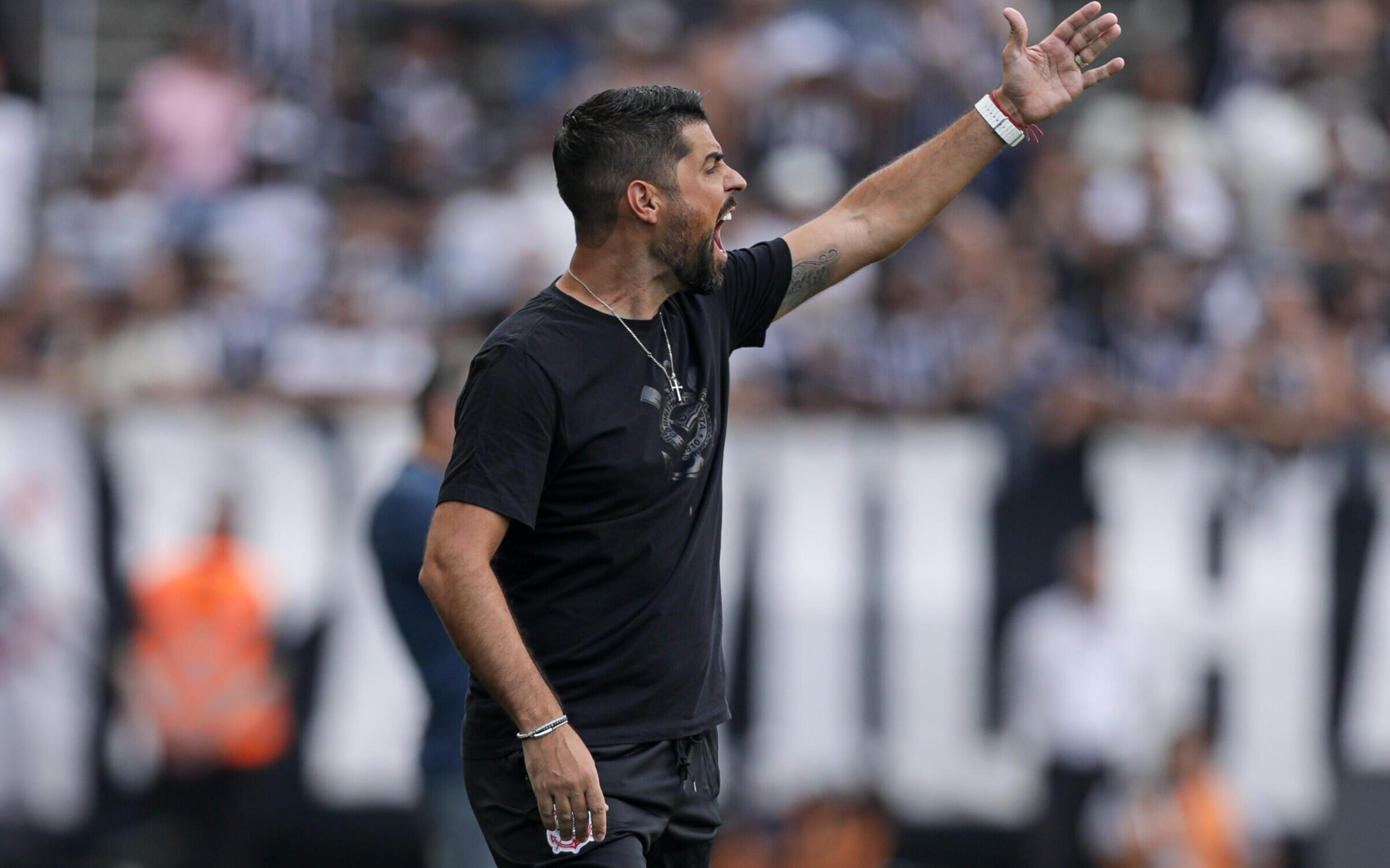 António Oliveira faz pedido ousado à diretoria do Corinthians