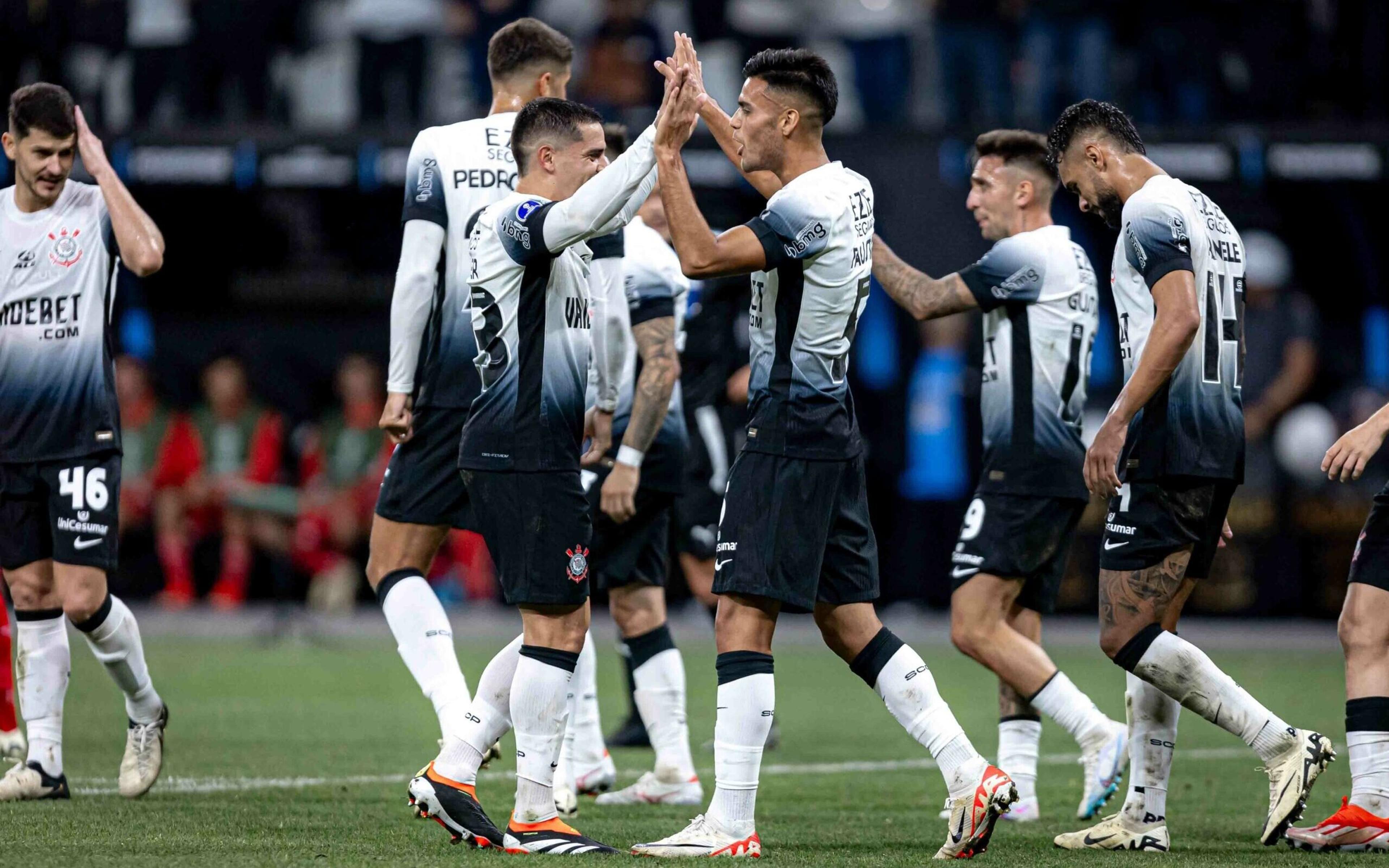 Saída de medalhões do Corinthians mexe com comando do vestiário