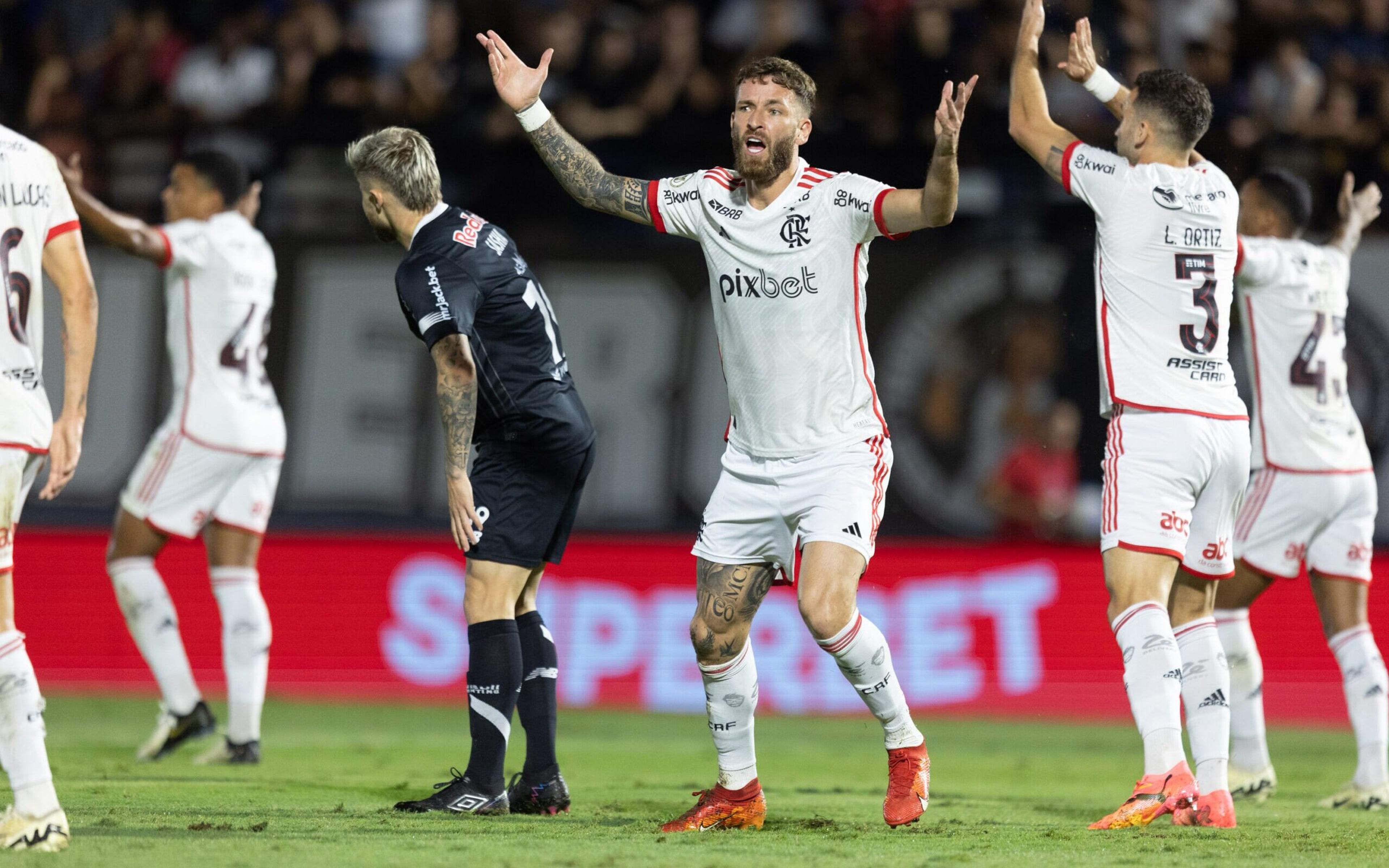 Bragantino x Flamengo: CBF reconhece erro do VAR em lance de Luiz Araújo