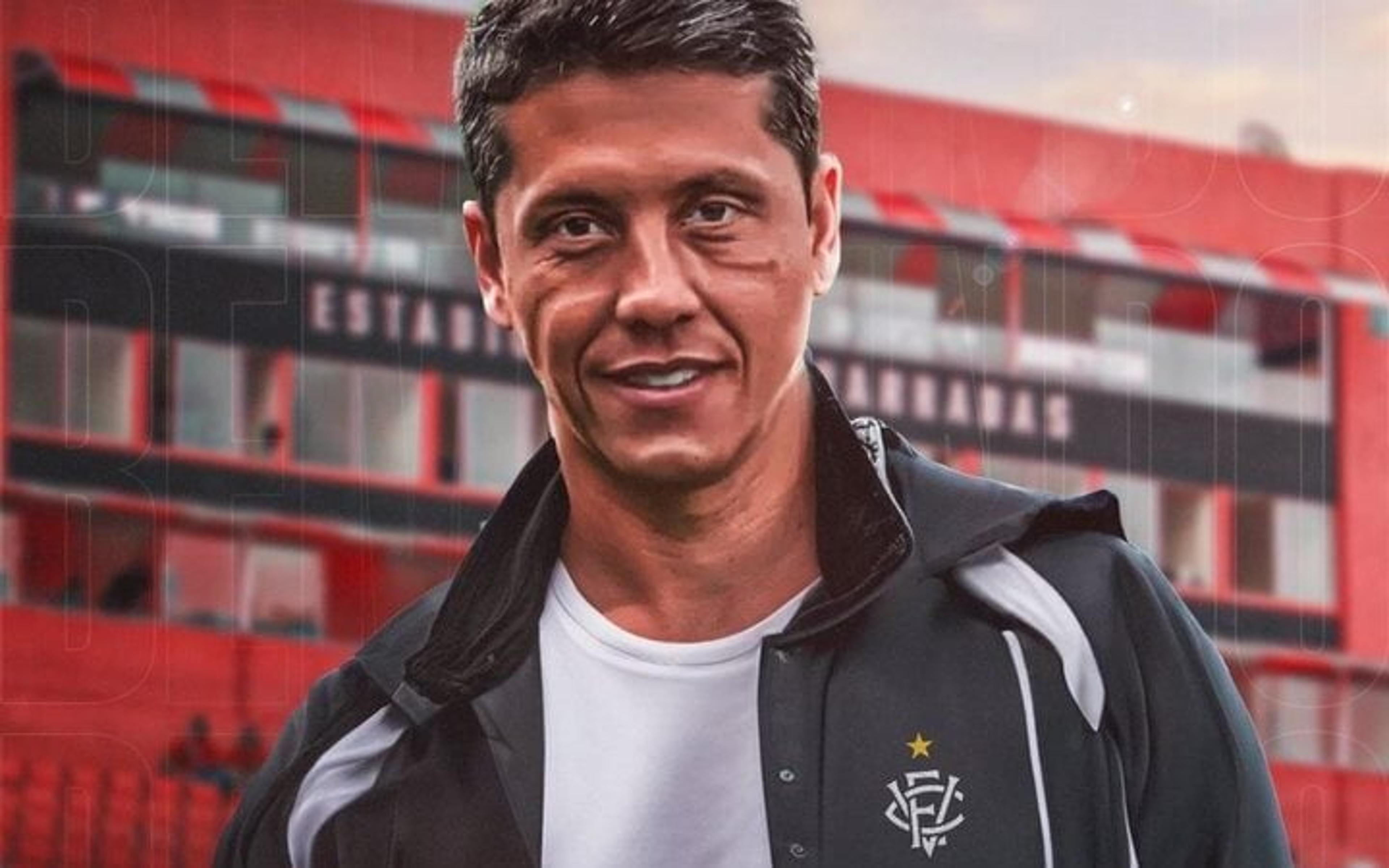 Vitória anuncia a contratação do técnico Thiago Carpini