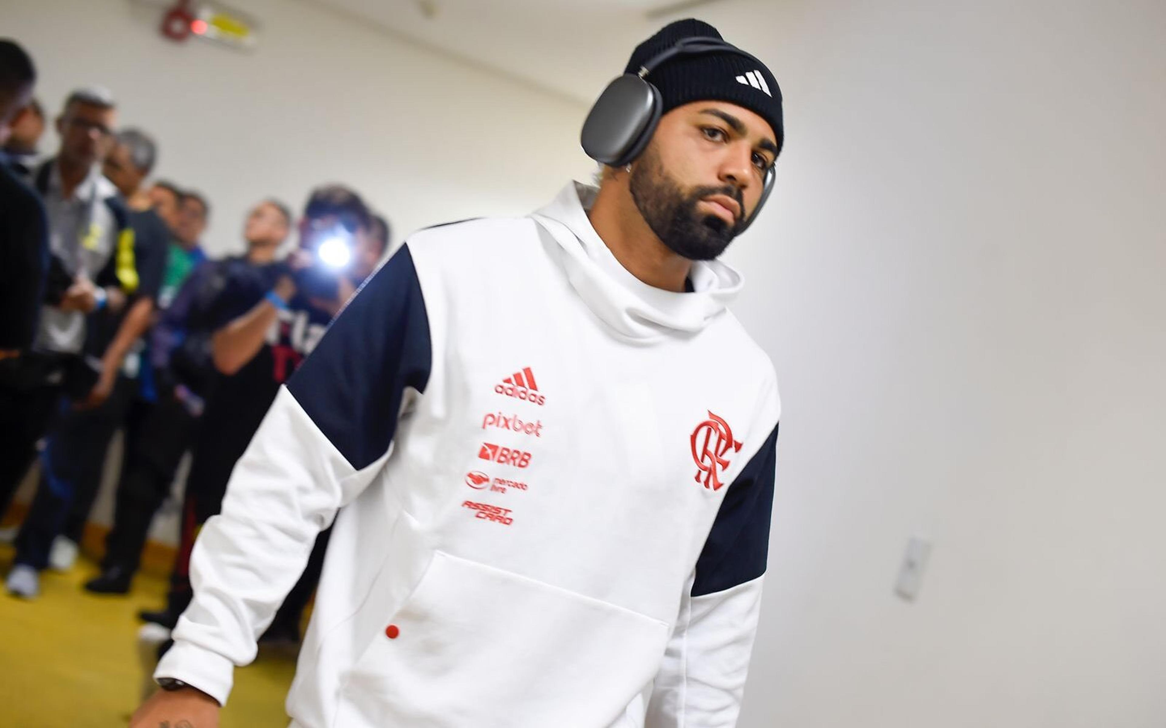 Paz selada? Vídeo de Gabigol com gringos do Flamengo em elevador viraliza; assista