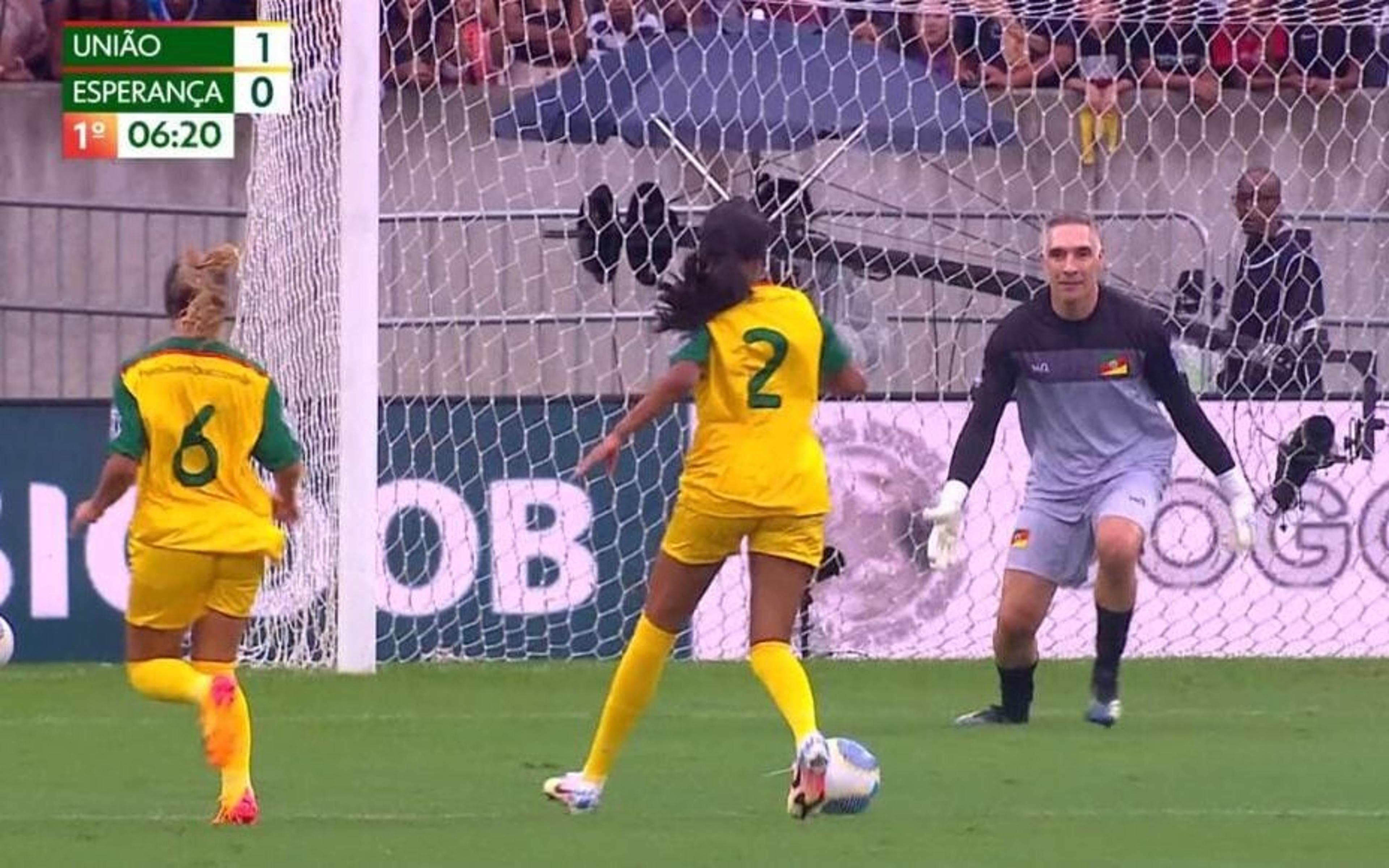 Golaço da cantora Ludmilla em ‘Futebol Solidário’ chama atenção: ‘Devia ter oportunidade na Seleção’