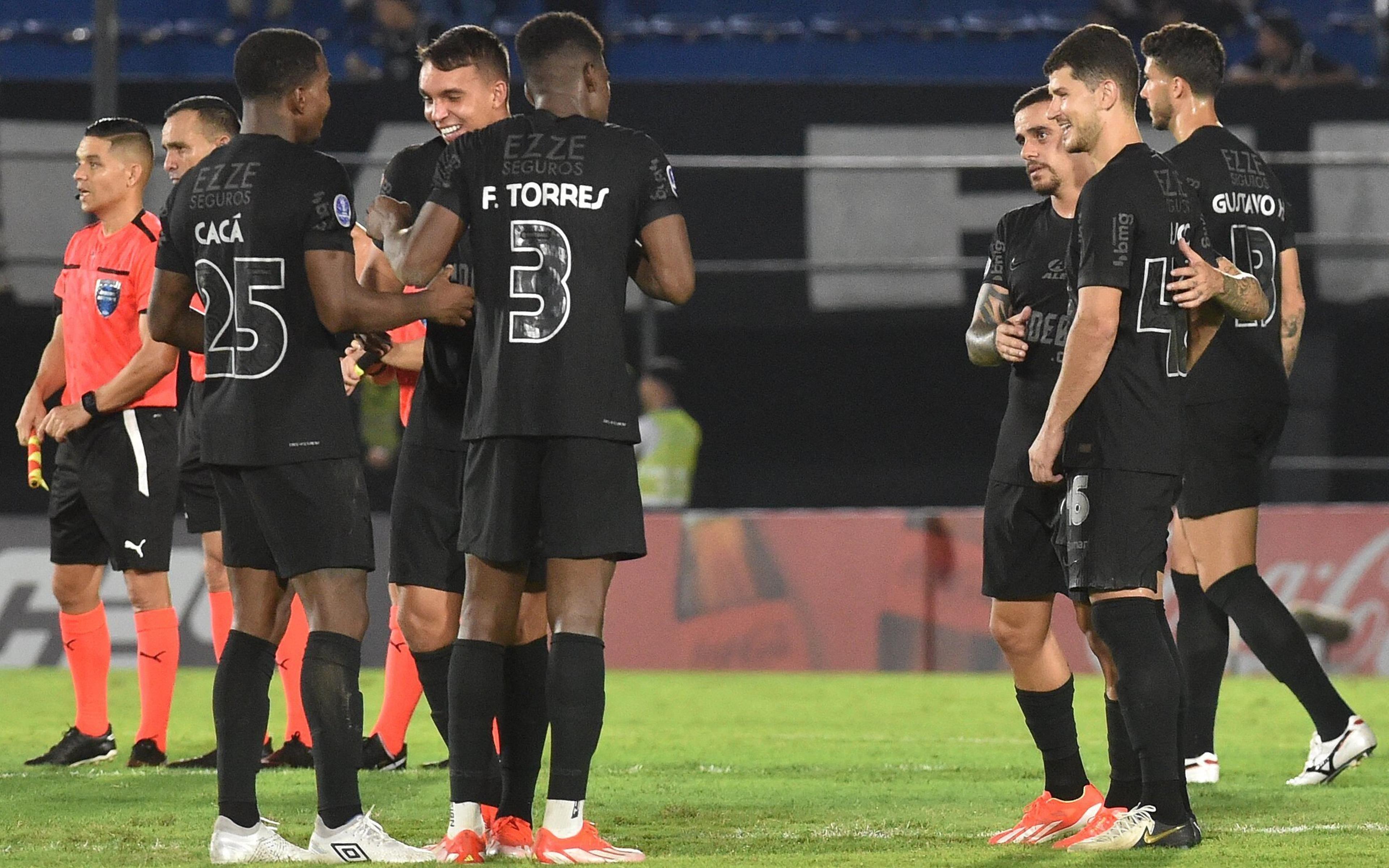 António Oliveira busca substituto no Corinthians para ‘jogador mais inteligente que treinou’