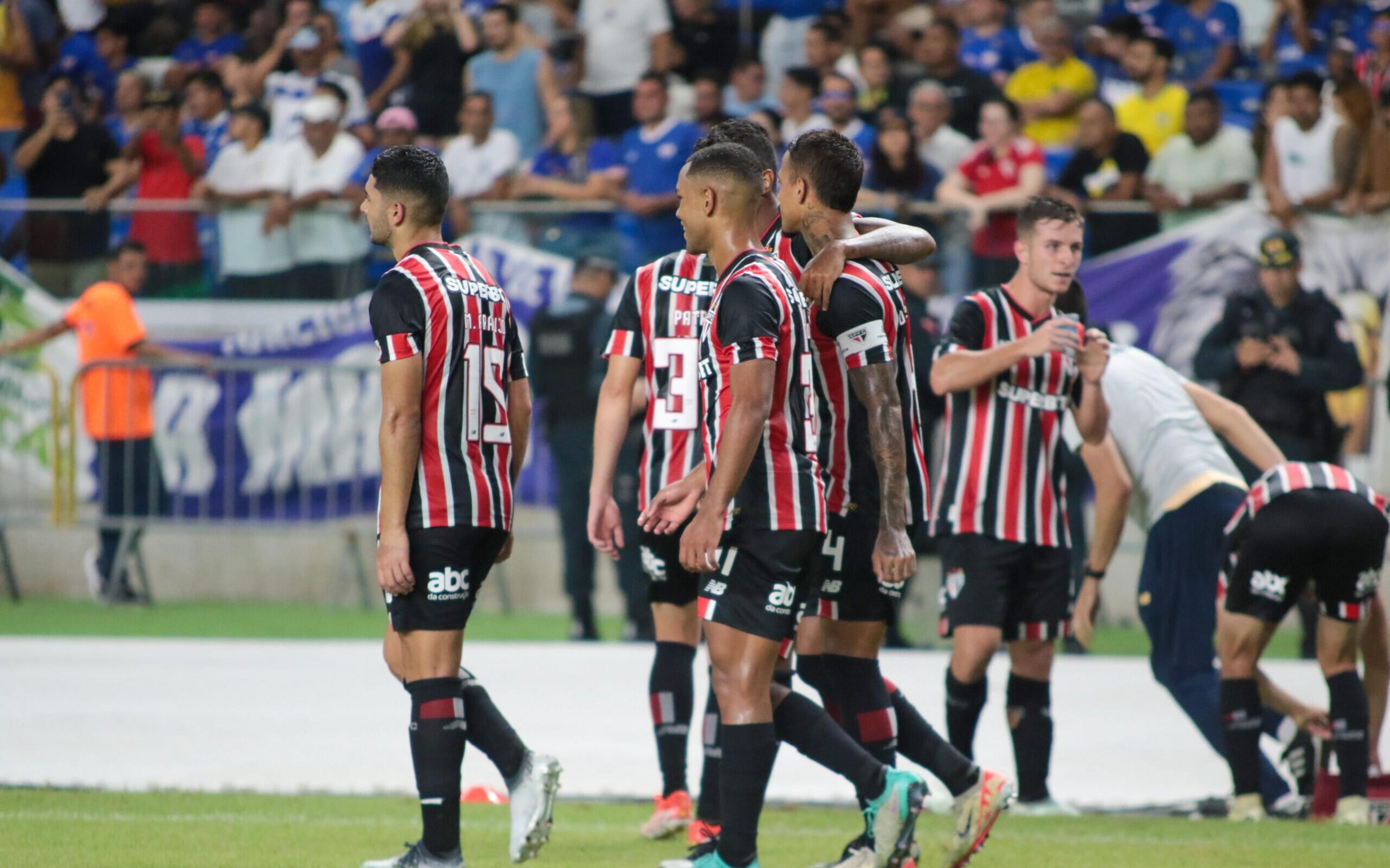 Vitória x São Paulo: onde assistir ao vivo, escalações e horário do jogo pelo Brasileirão