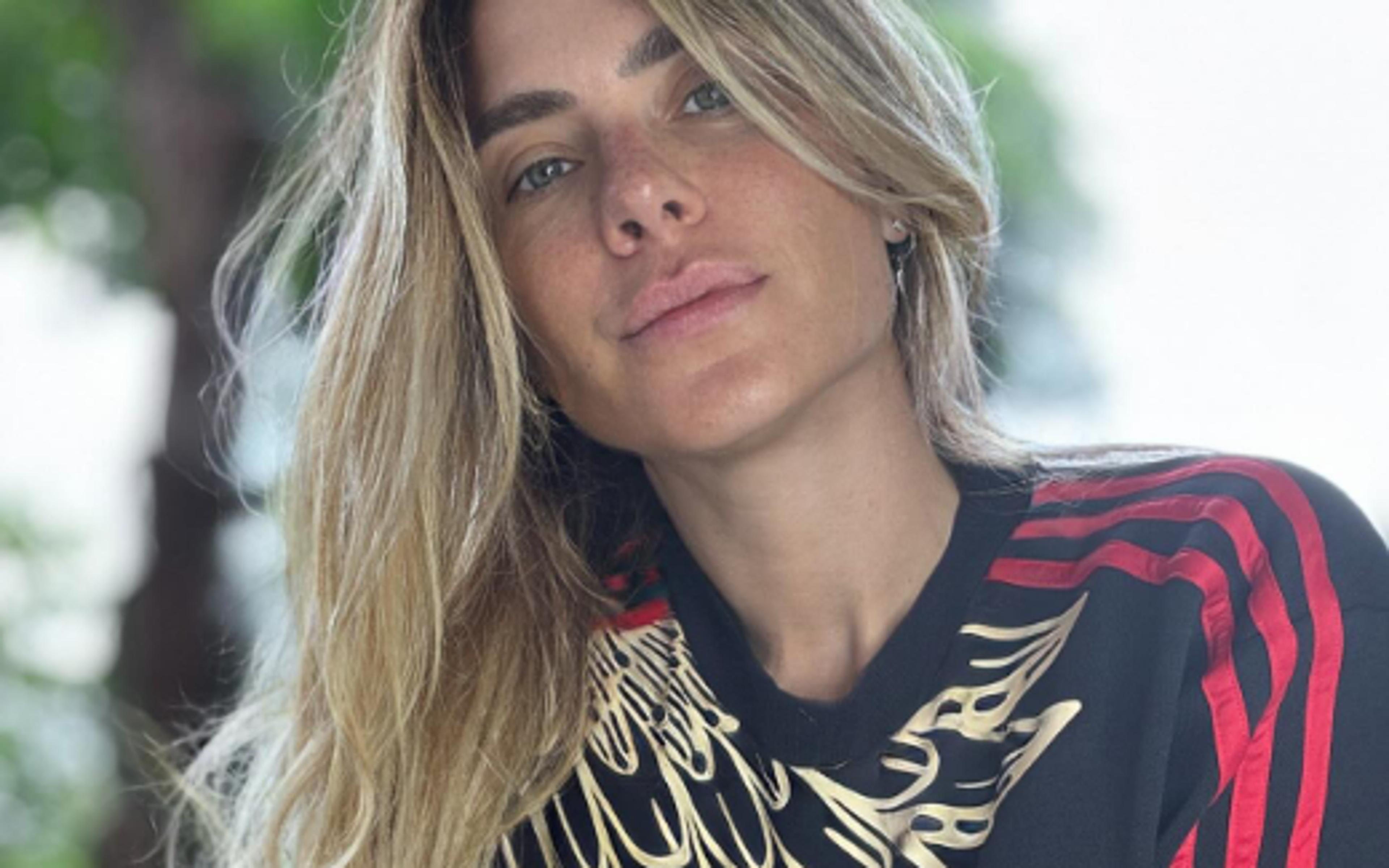 Carolina Dieckman posta fotos com nova coleção do Flamengo junto com Adidas e Farm