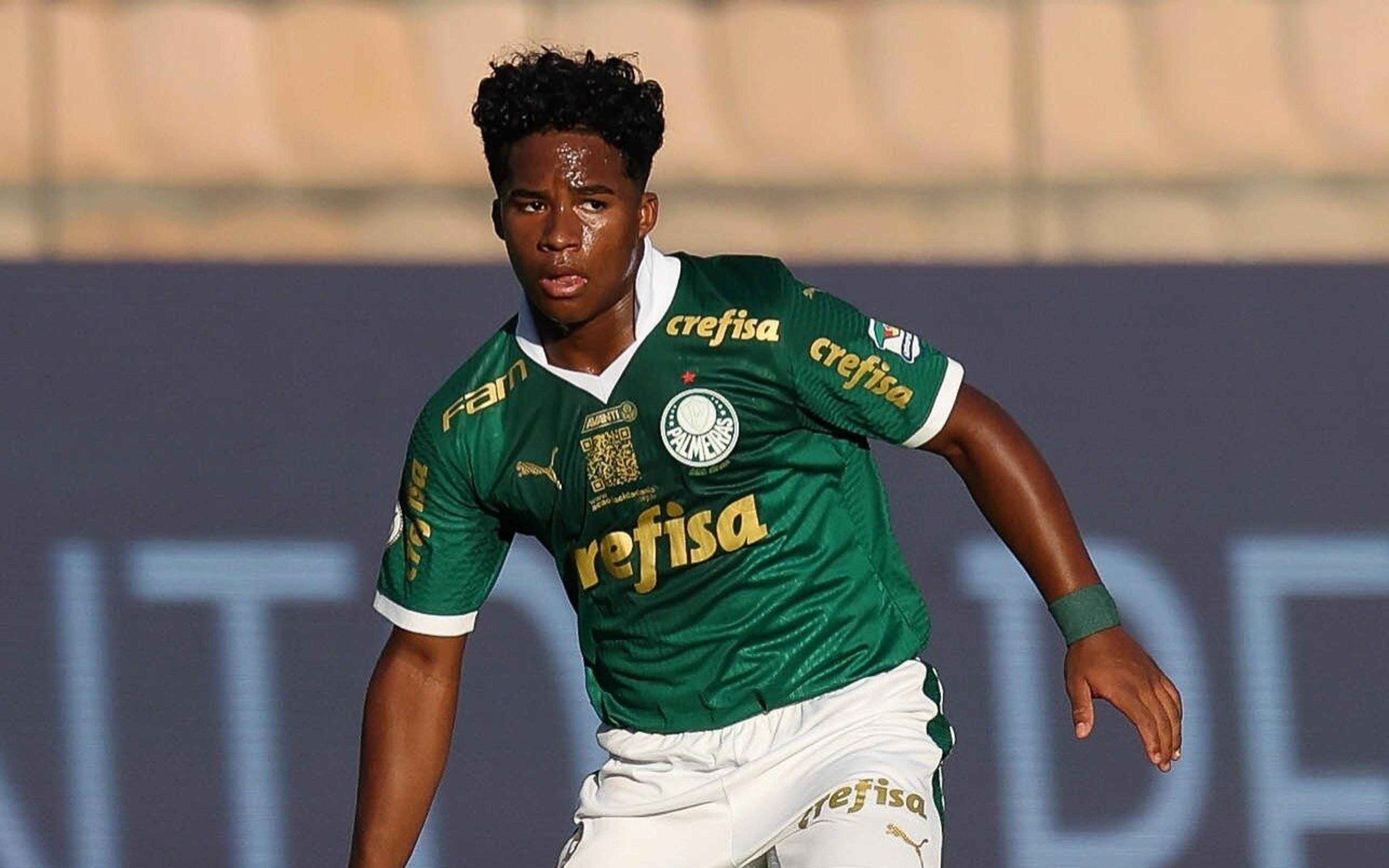 Abel Ferreira projeta escalação do Palmeiras com joias da base