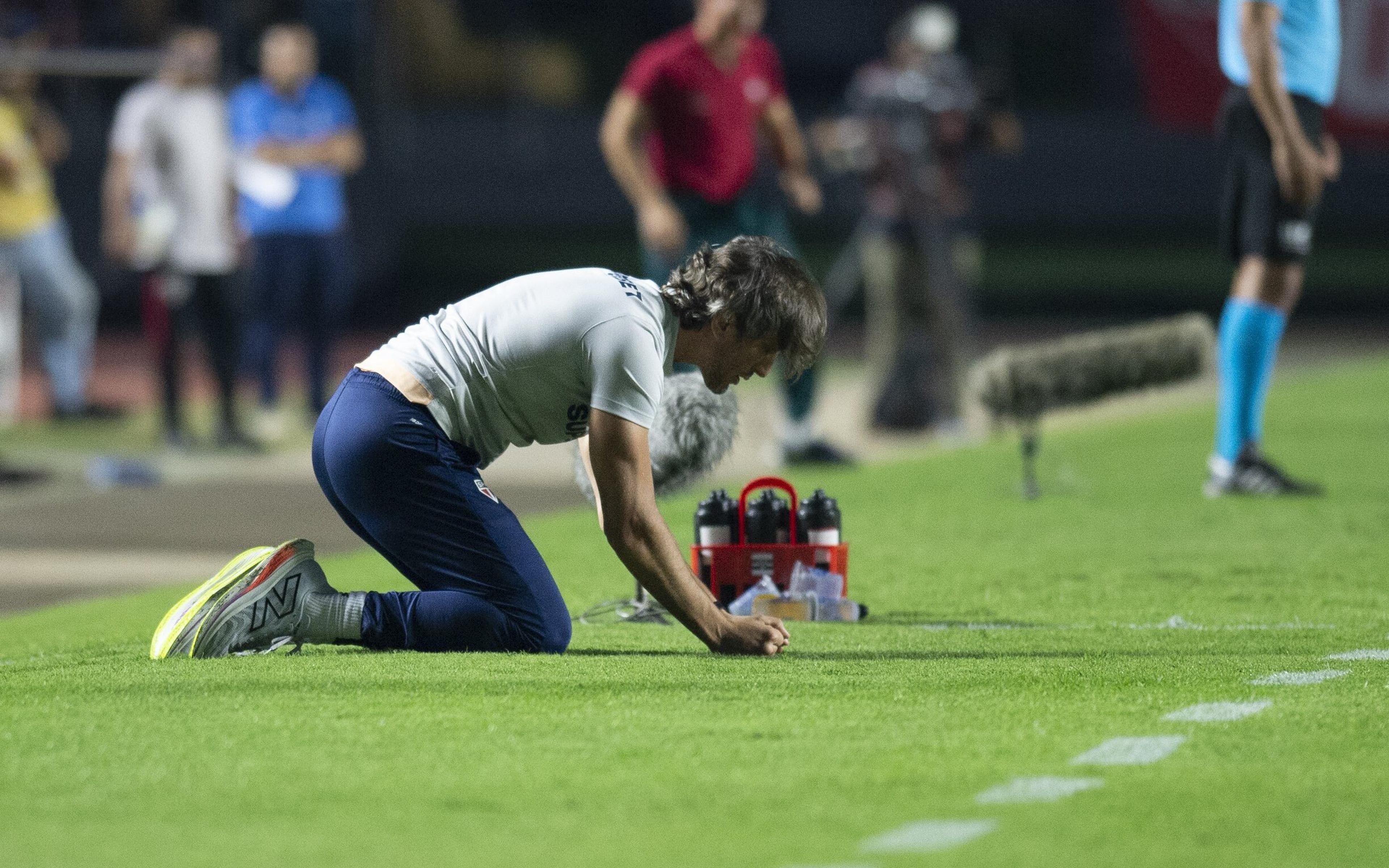 Entenda como Zubeldía ganhou o elenco do São Paulo fazendo o oposto de Carpini 