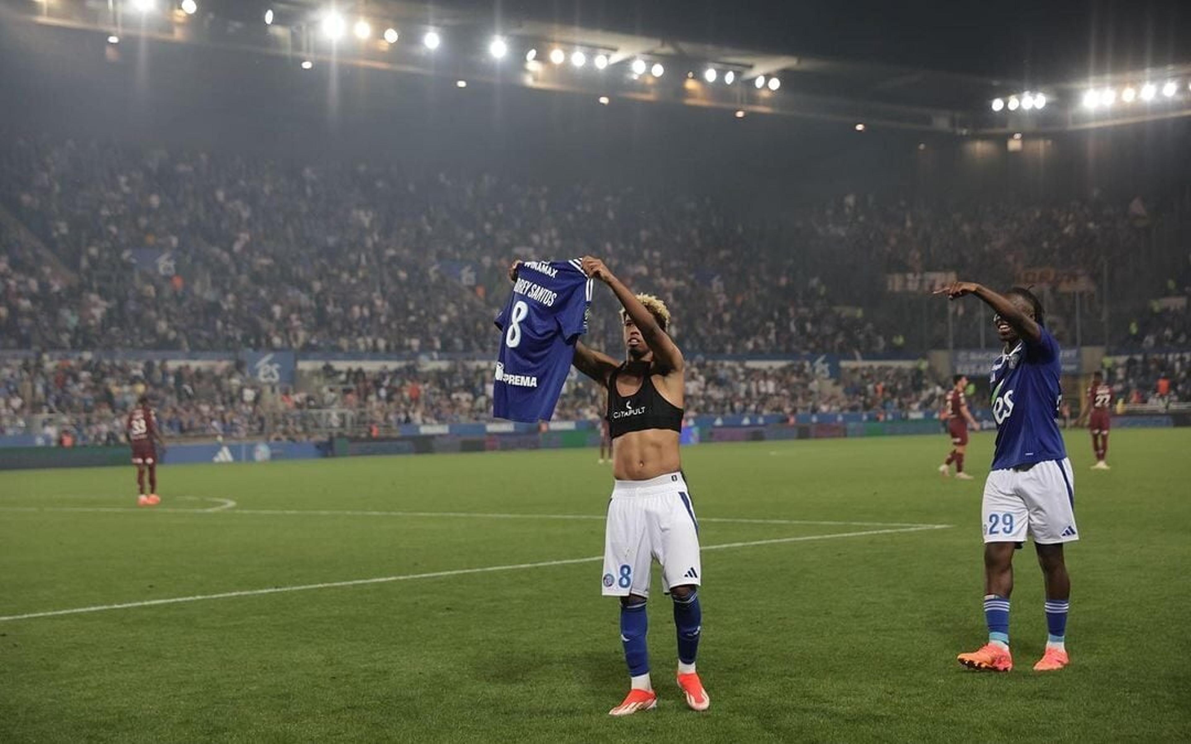 Andrey Santos, ex-Vasco, marca primeiro gol na Europa e garante vitória do Strasbourg em clássico na França