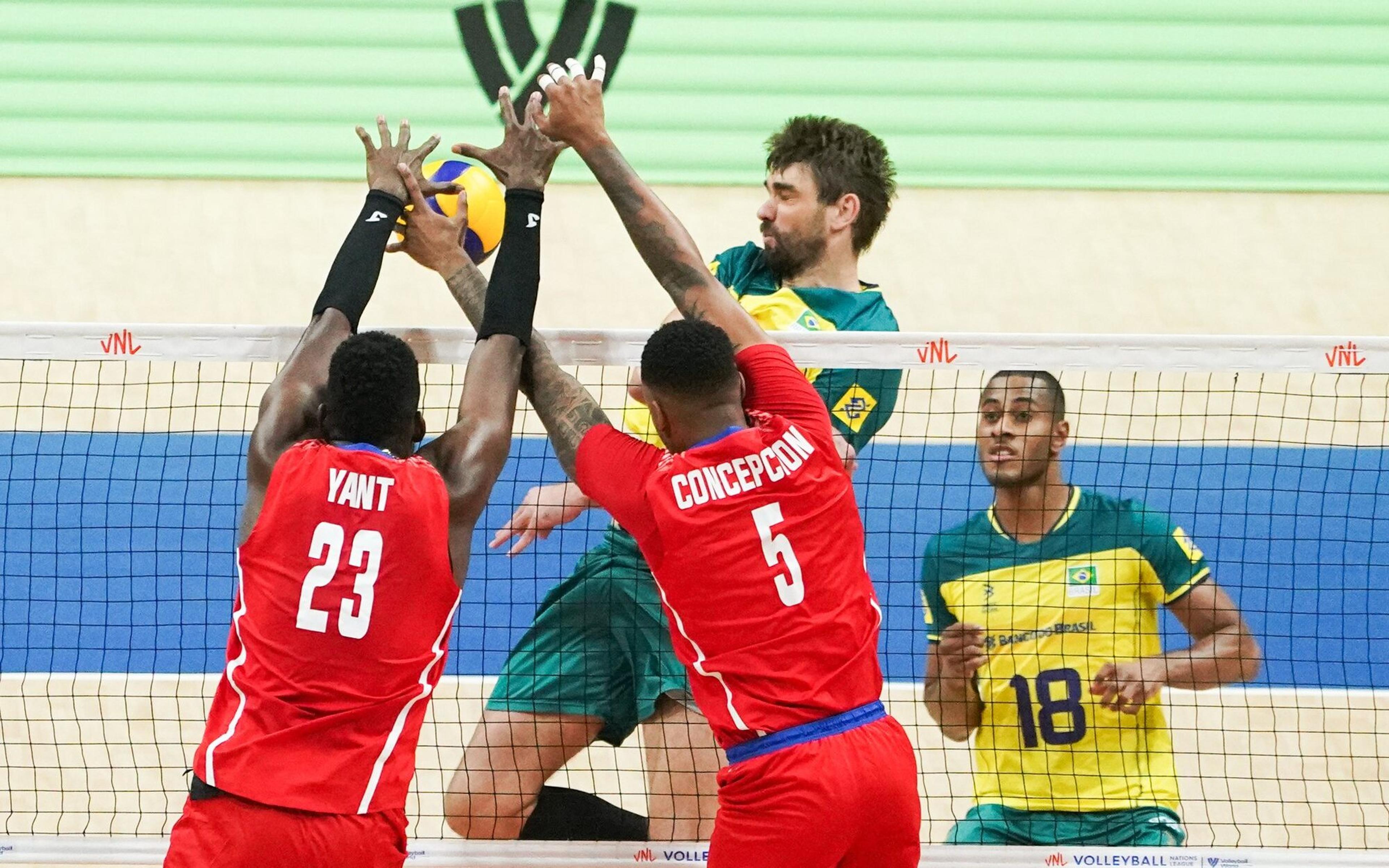 Bloqueio de Cuba aparece e Seleção Brasileira Masculina de Vôlei perde na estreia da Liga das Nações