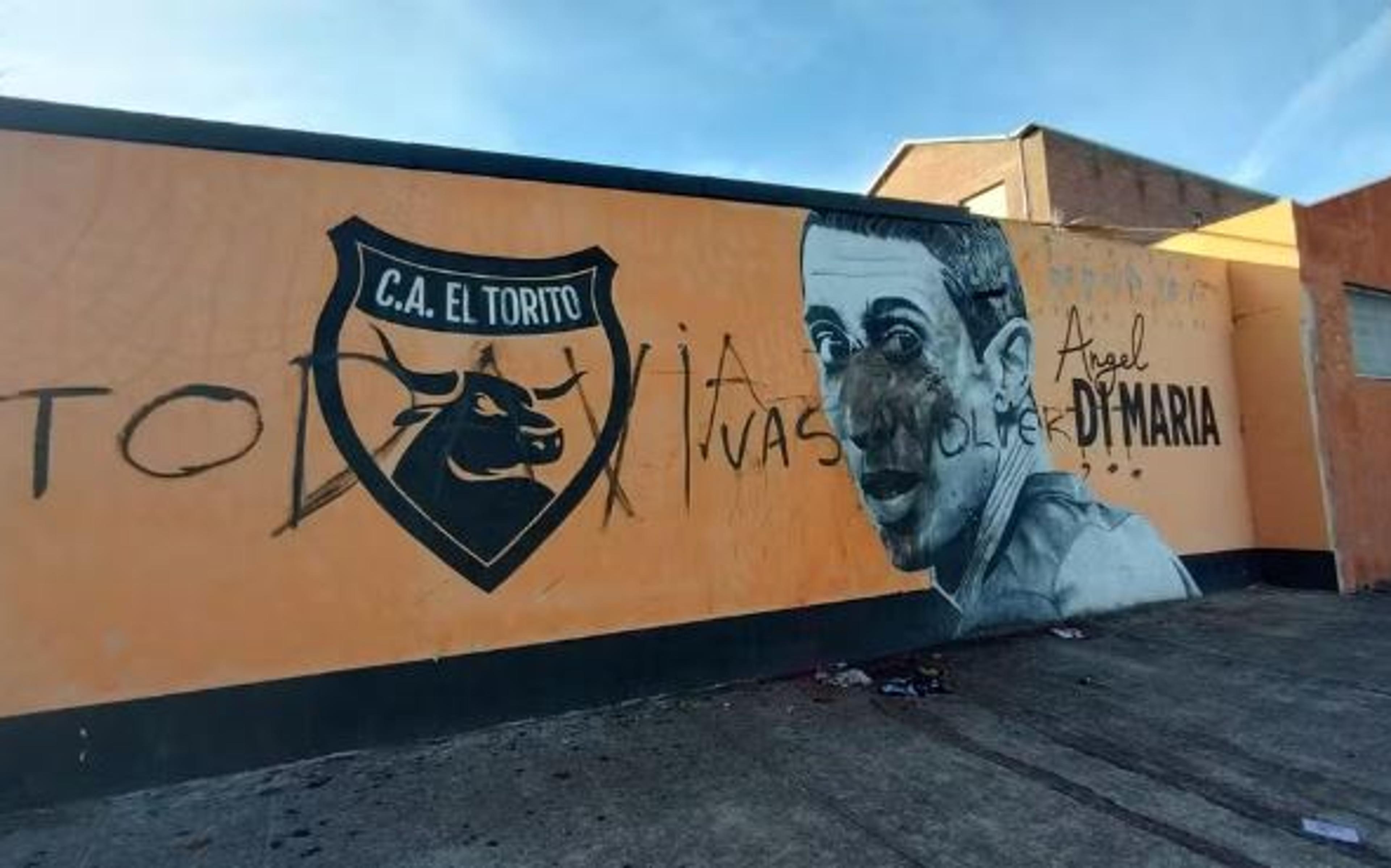 Mural na Argentina em homenagem a Di María é pichado em nova ameaça: ‘Ainda vai voltar?’