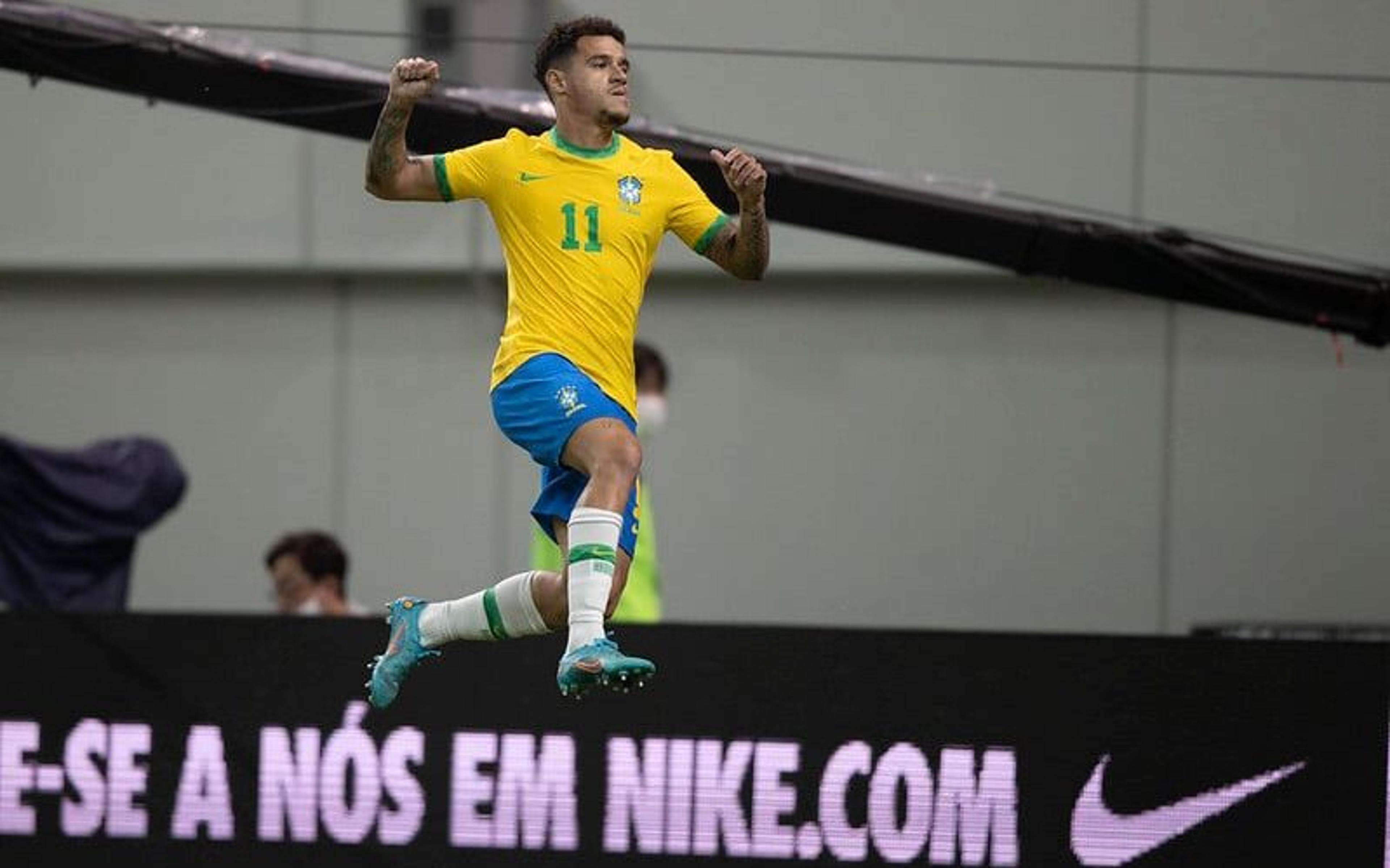 Torcida do Vasco exalta Philippe Coutinho em São Januário e pede retorno do ídolo; veja