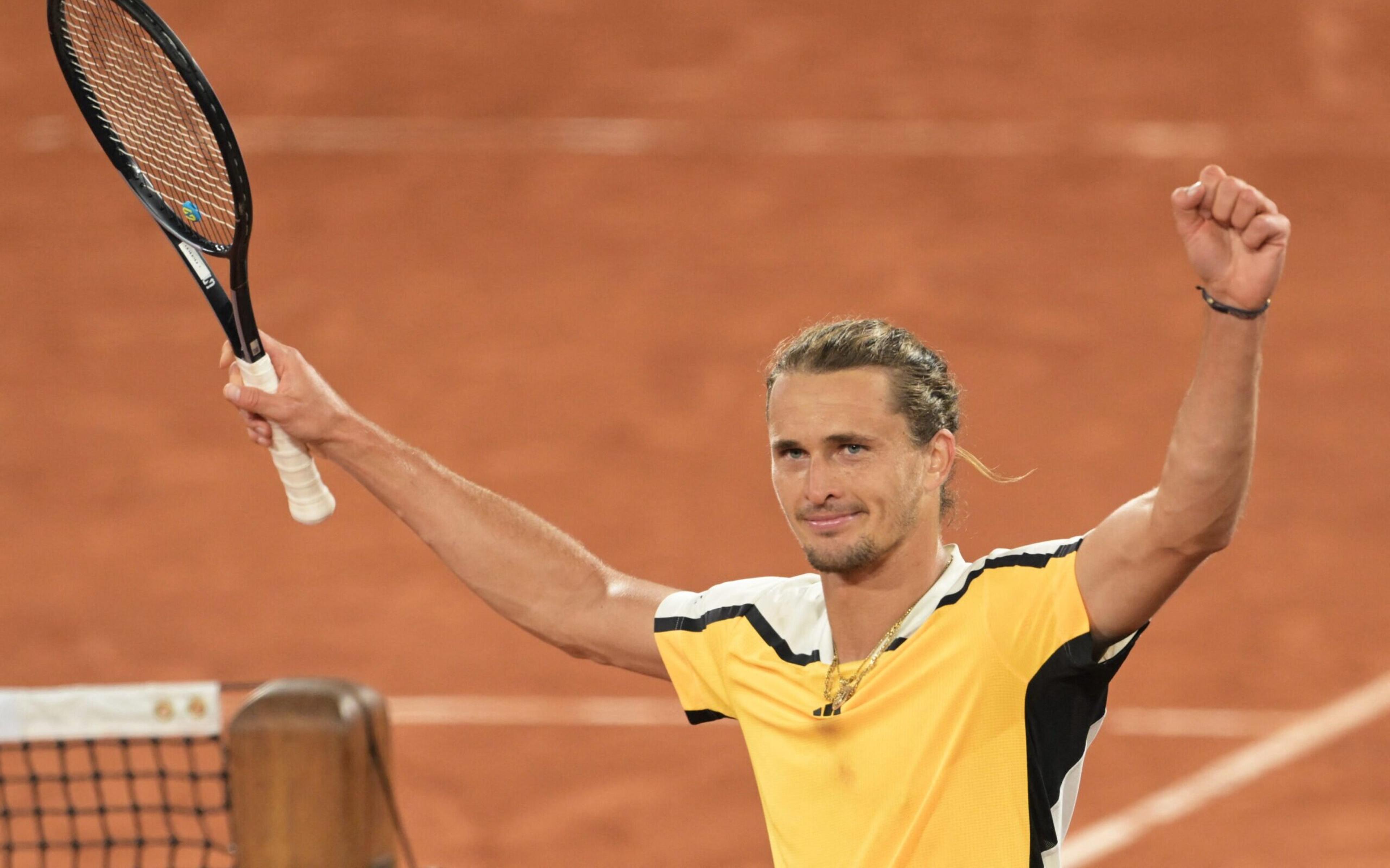 Zverev sai das cordas, vira jogo perdido e vai às oitavas em Roland Garros