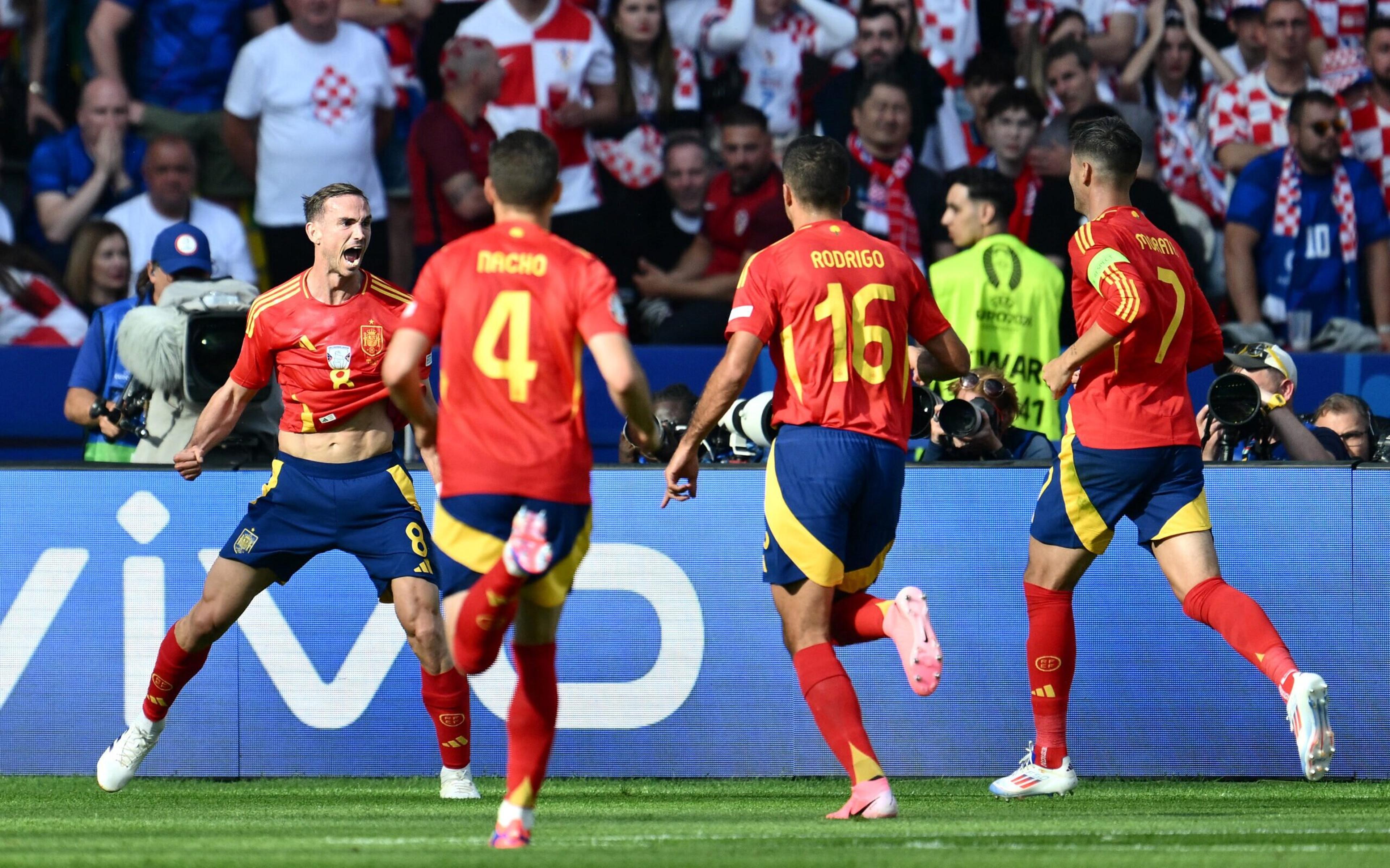 Espanha faz primeiro tempo brilhante, amassa Croácia e larga na frente em grupo da morte da Eurocopa