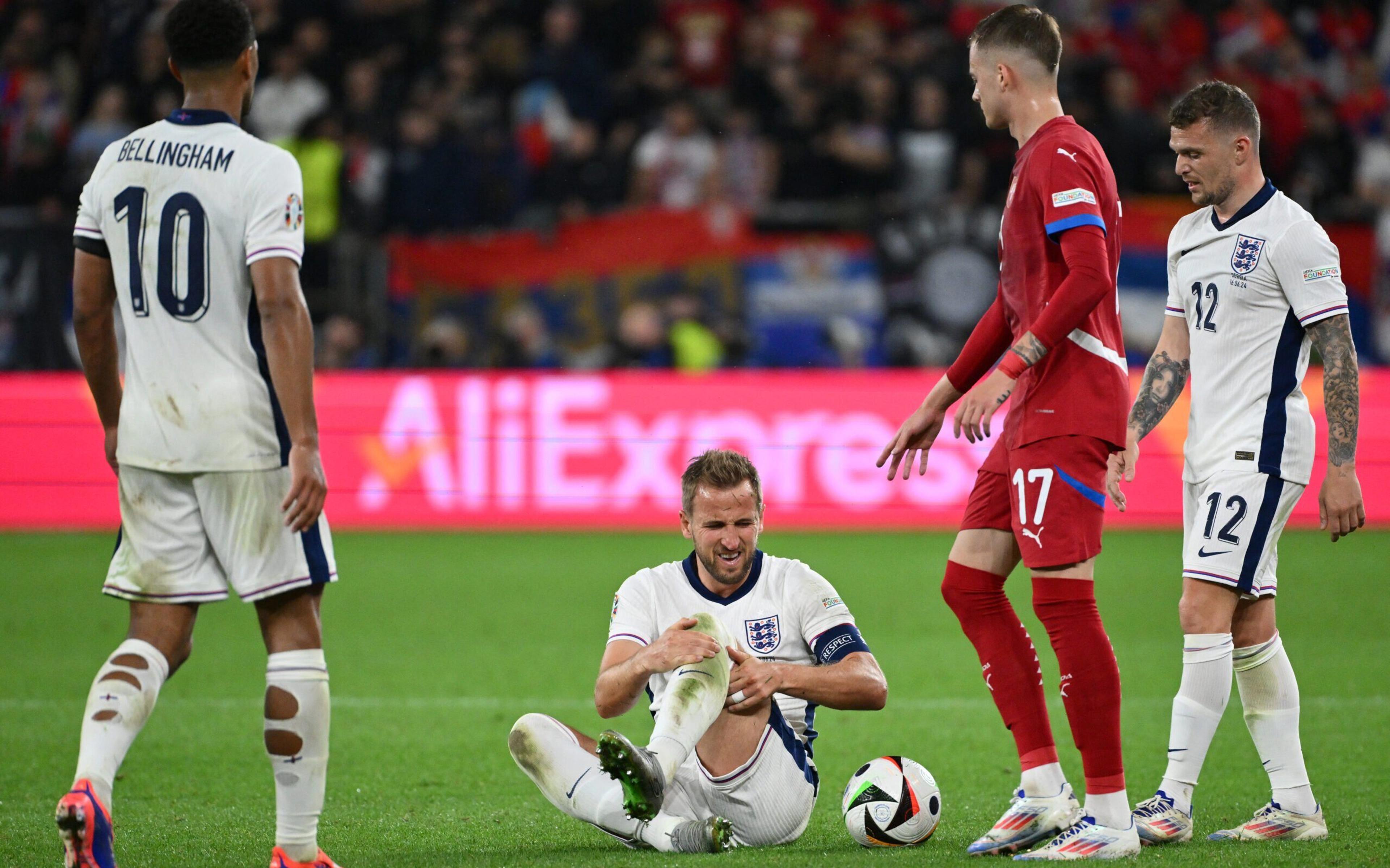 Com brigas nos arredores e gol de Bellingham, Inglaterra vence Sérvia em estreia na Euro