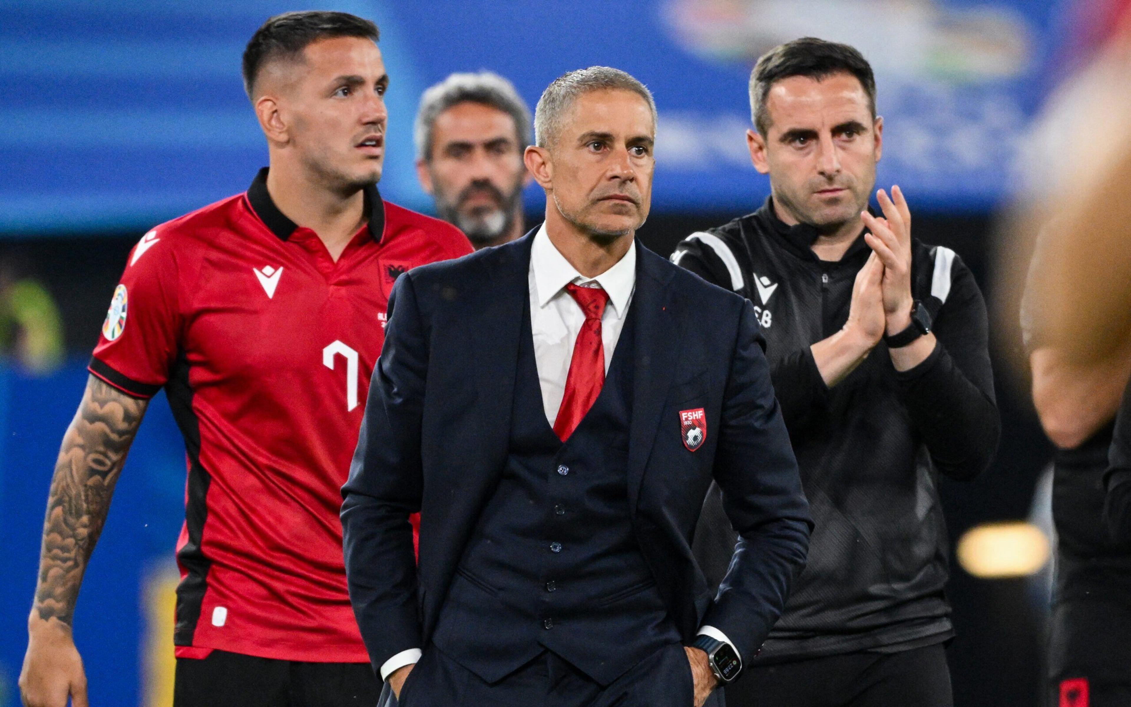 Internautas lamentam eliminação de Sylvinho na Eurocopa: ‘Vingou os brasileiros’