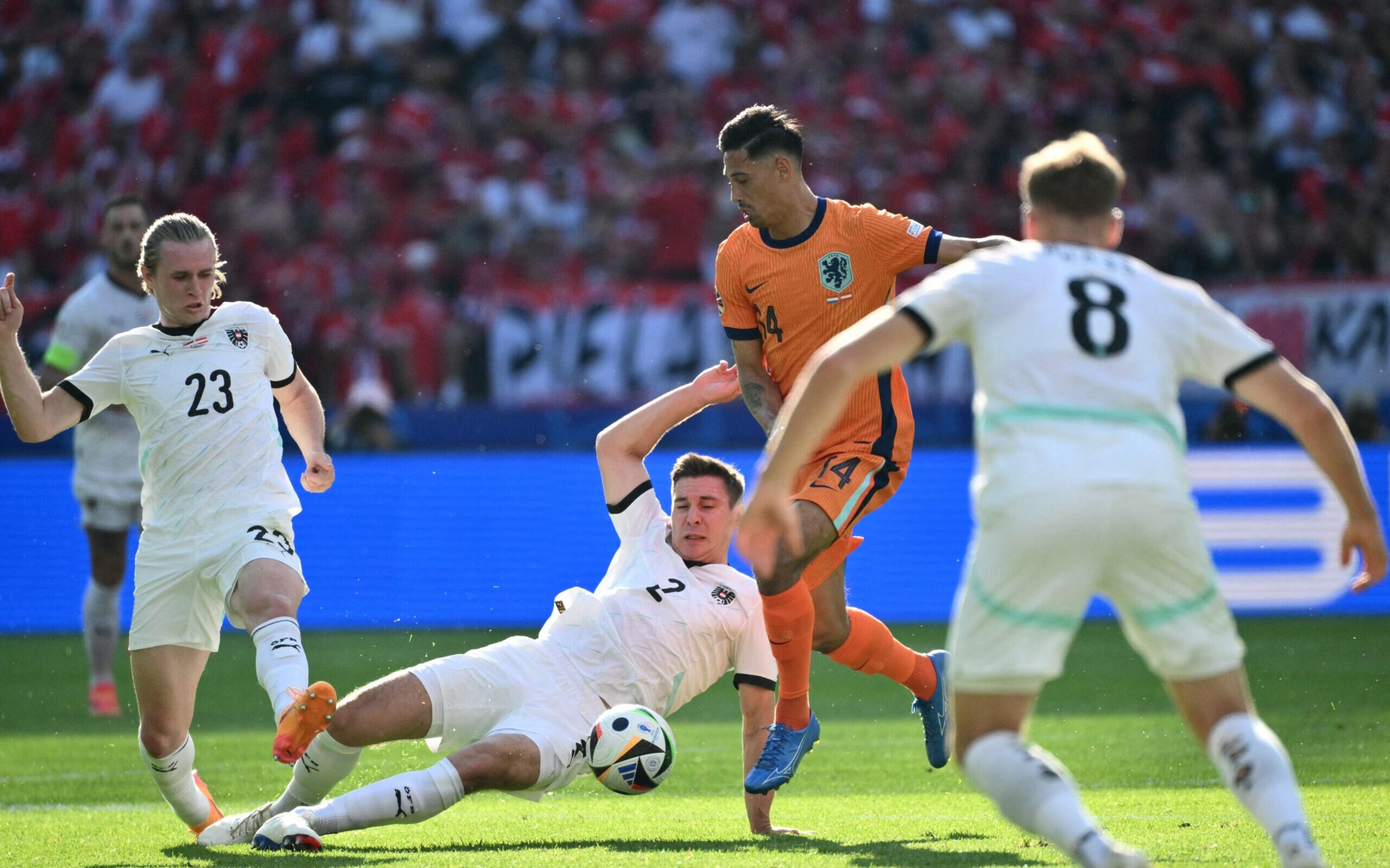 Holanda perde para Áustria, mas ambas garantem vaga ao mata-mata da Eurocopa