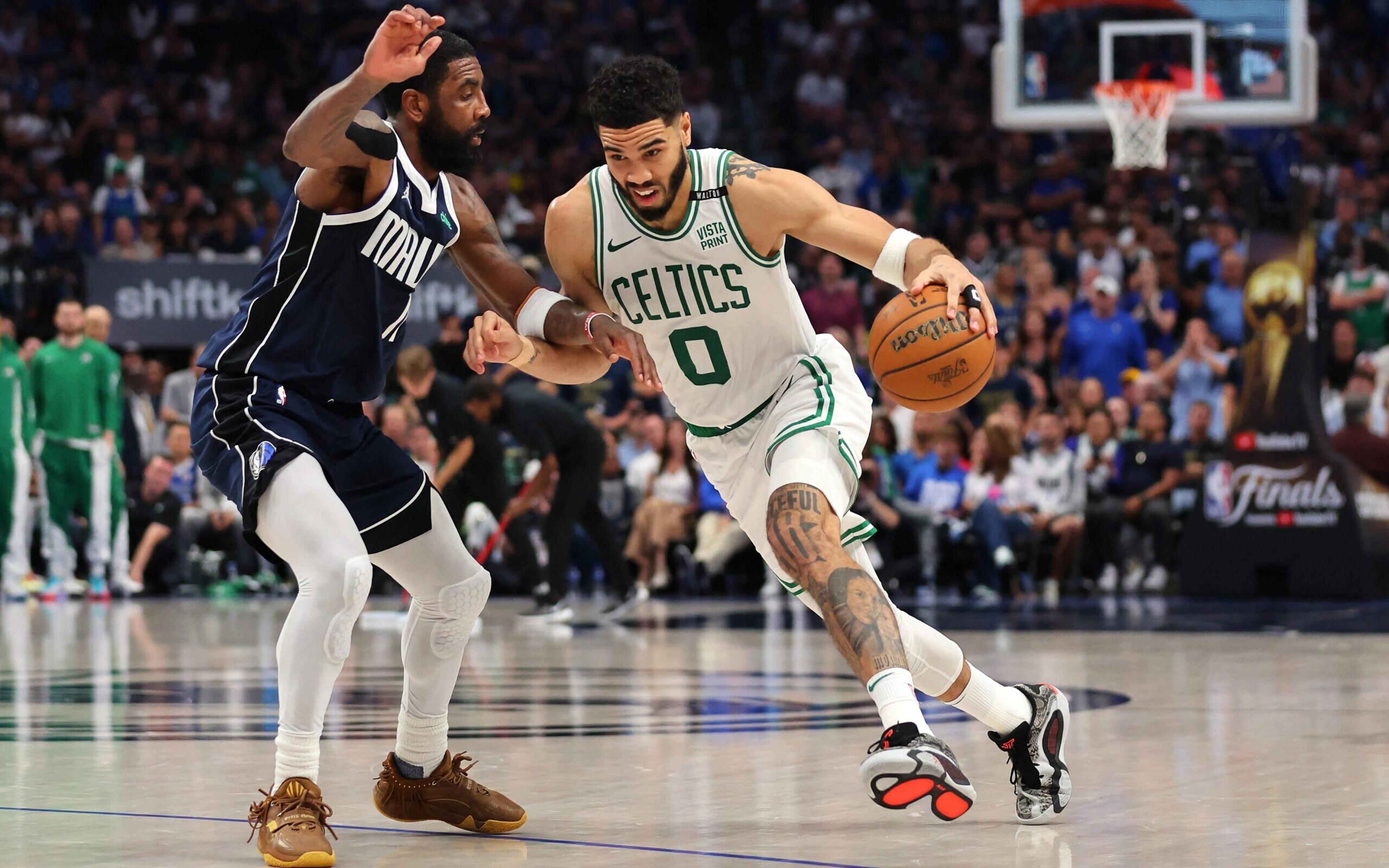 Dallas Mavericks ensaia reação, mas Boston Celtics vence e fica a uma vitória do título da NBA