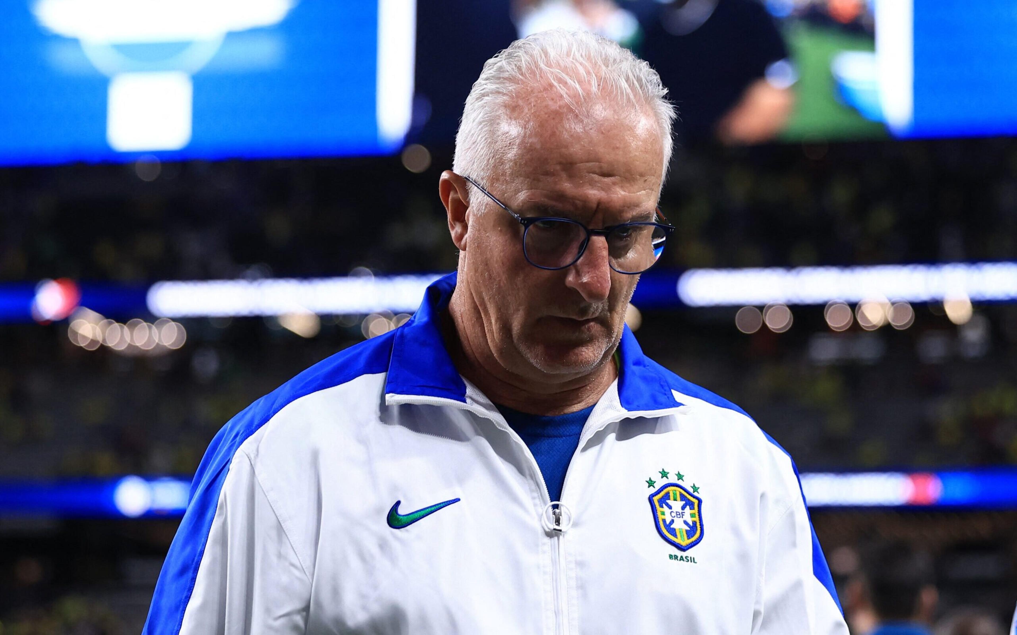 Dorival chora ao falar sobre morte do tio Dudu, ídolo do Palmeiras, em coletiva da Seleção Brasileira