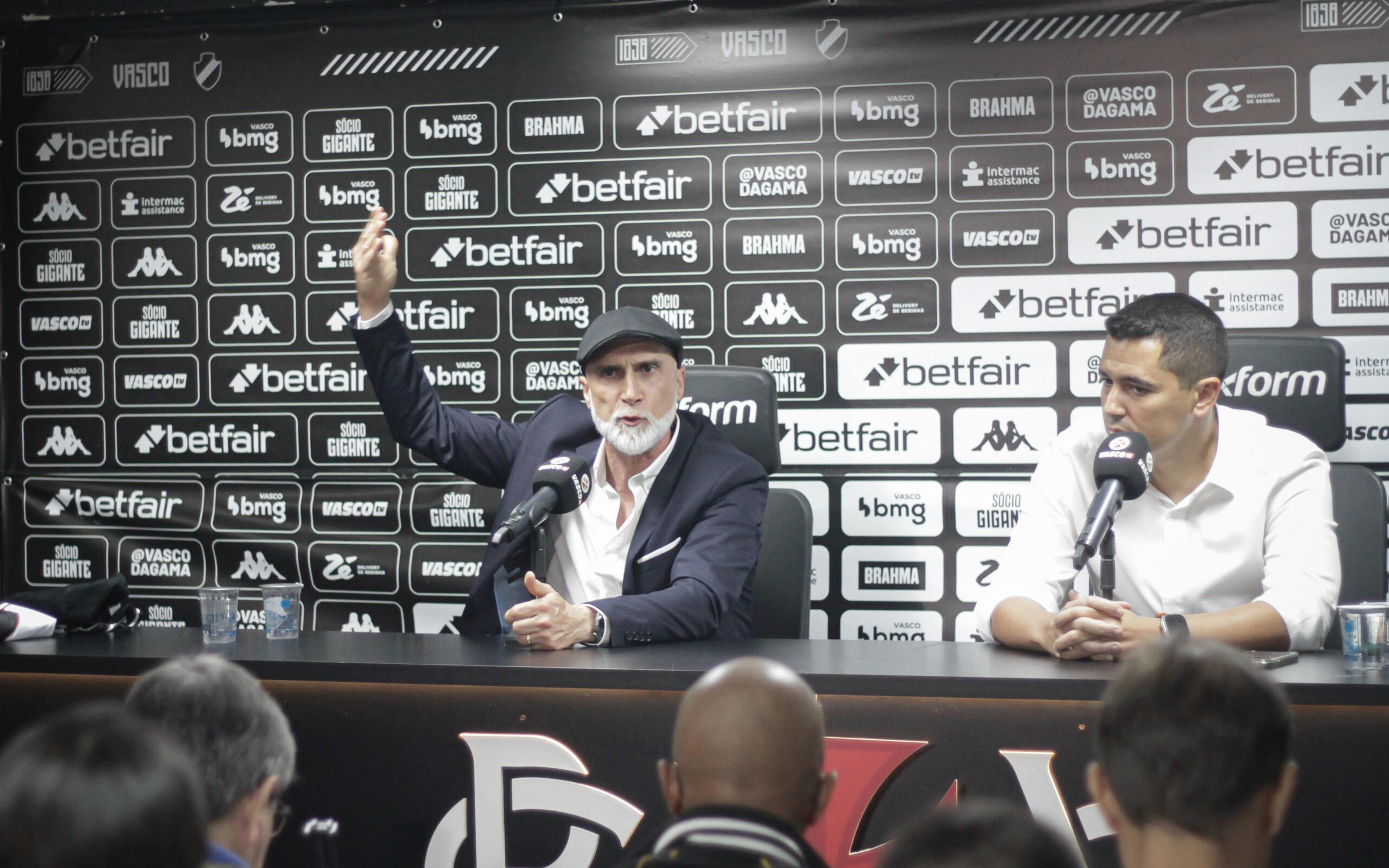 Vasco demite o técnico Álvaro Pacheco, e Pedro Martins deixa direção de futebol da SAF