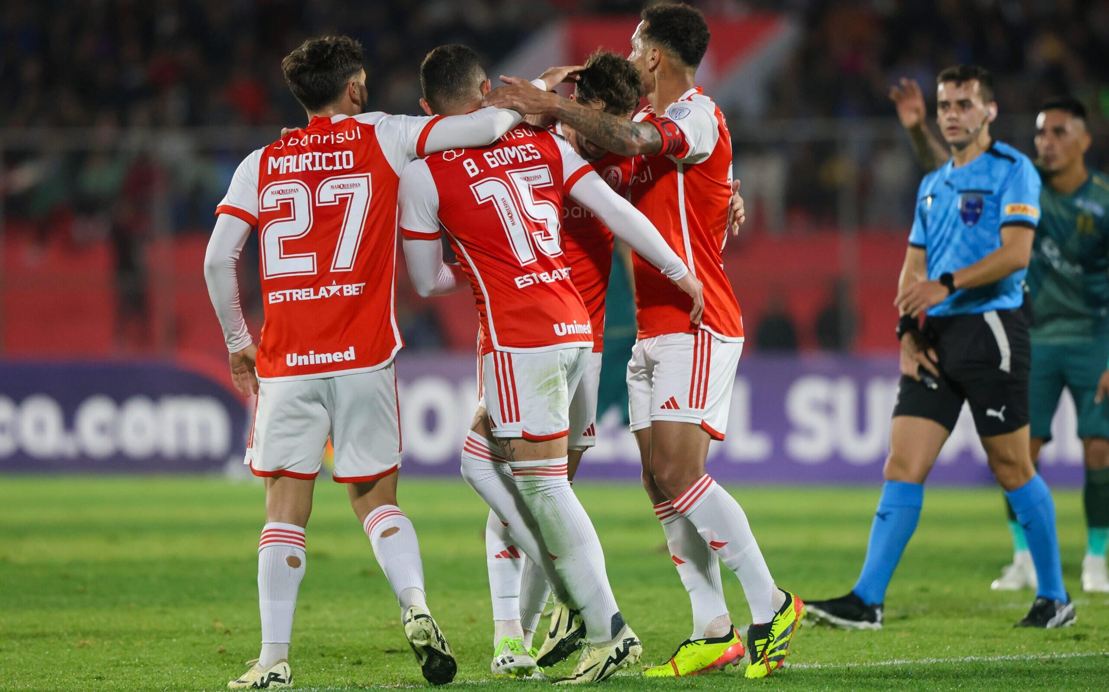 Vitória x Internacional: onde assistir ao vivo, horário e escalações do jogo pelo Brasileirão