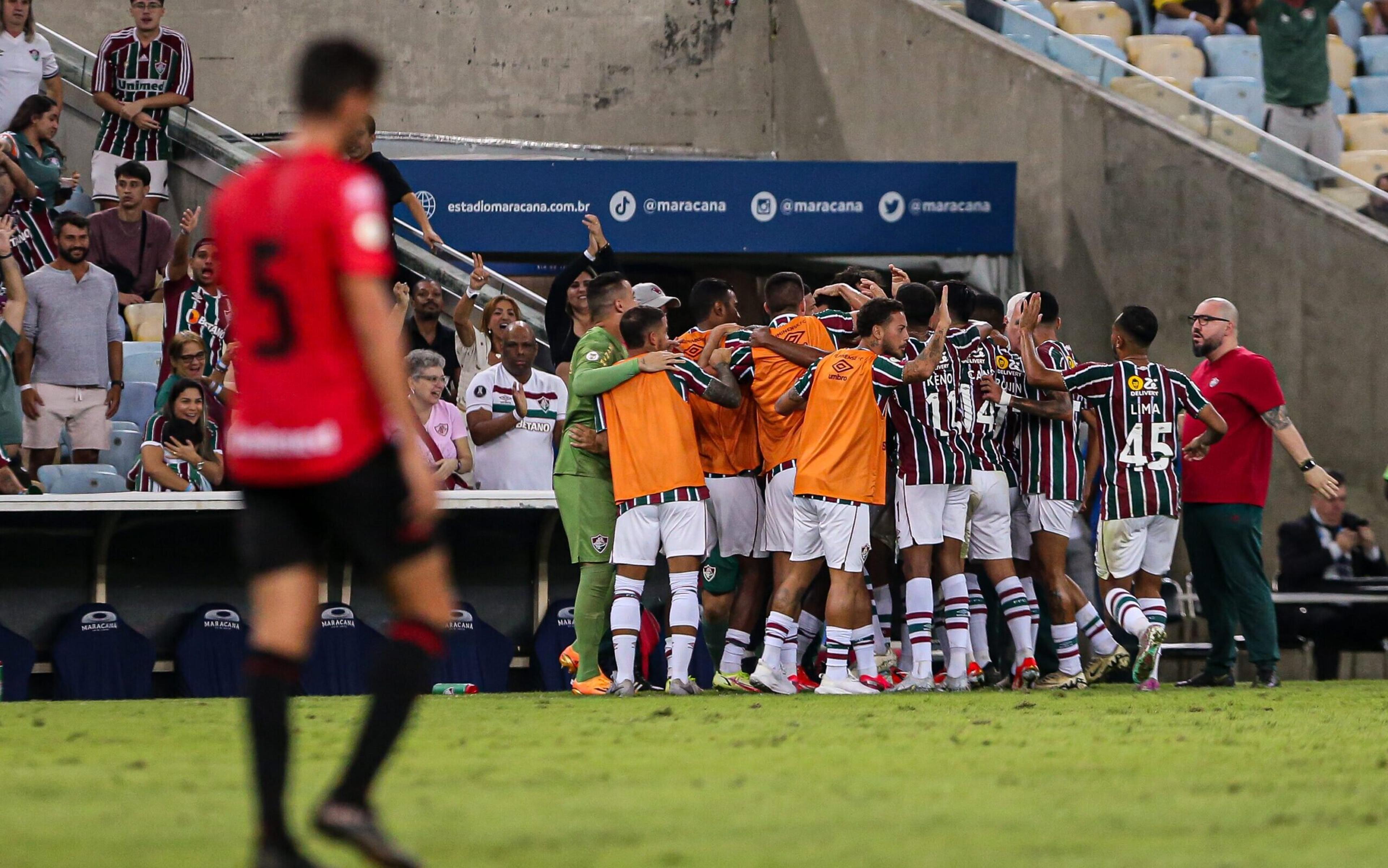 Jogadores do Fluminense homenageiam Fernando Diniz: ‘Ídolo’