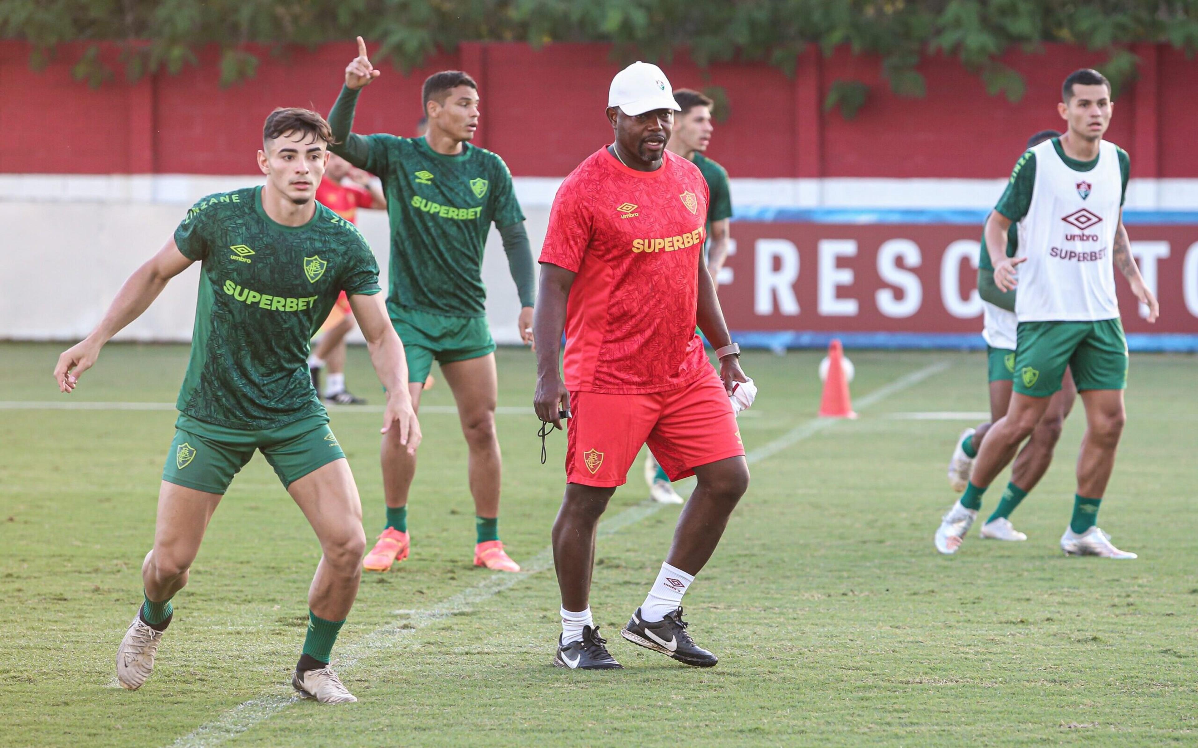 Torcedores do Fluminense reagem à escalação da equipe: ‘Melhor que o Diniz’