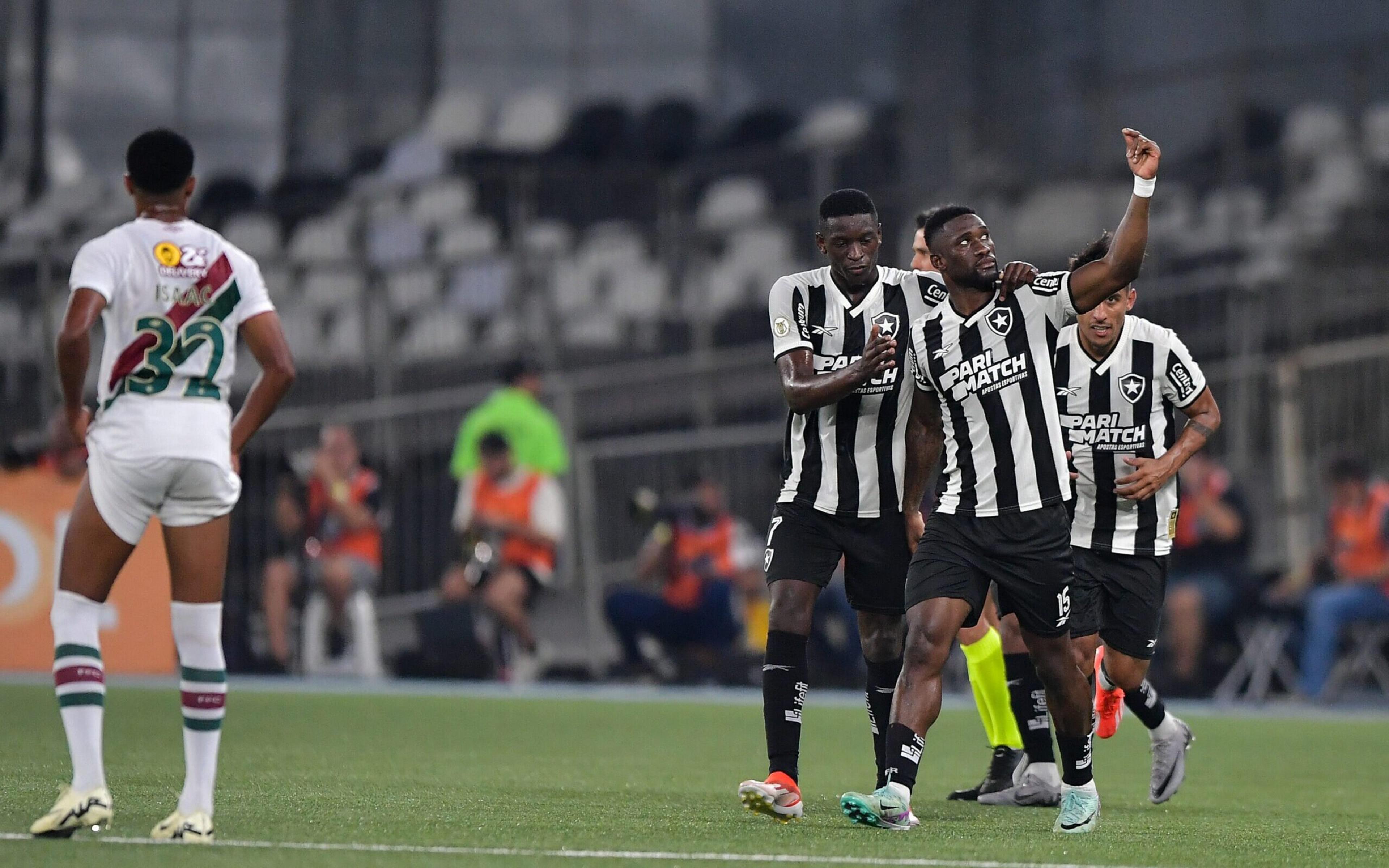 Botafogo iguala marca da época do Garrincha em vitória sobre o Fluminense