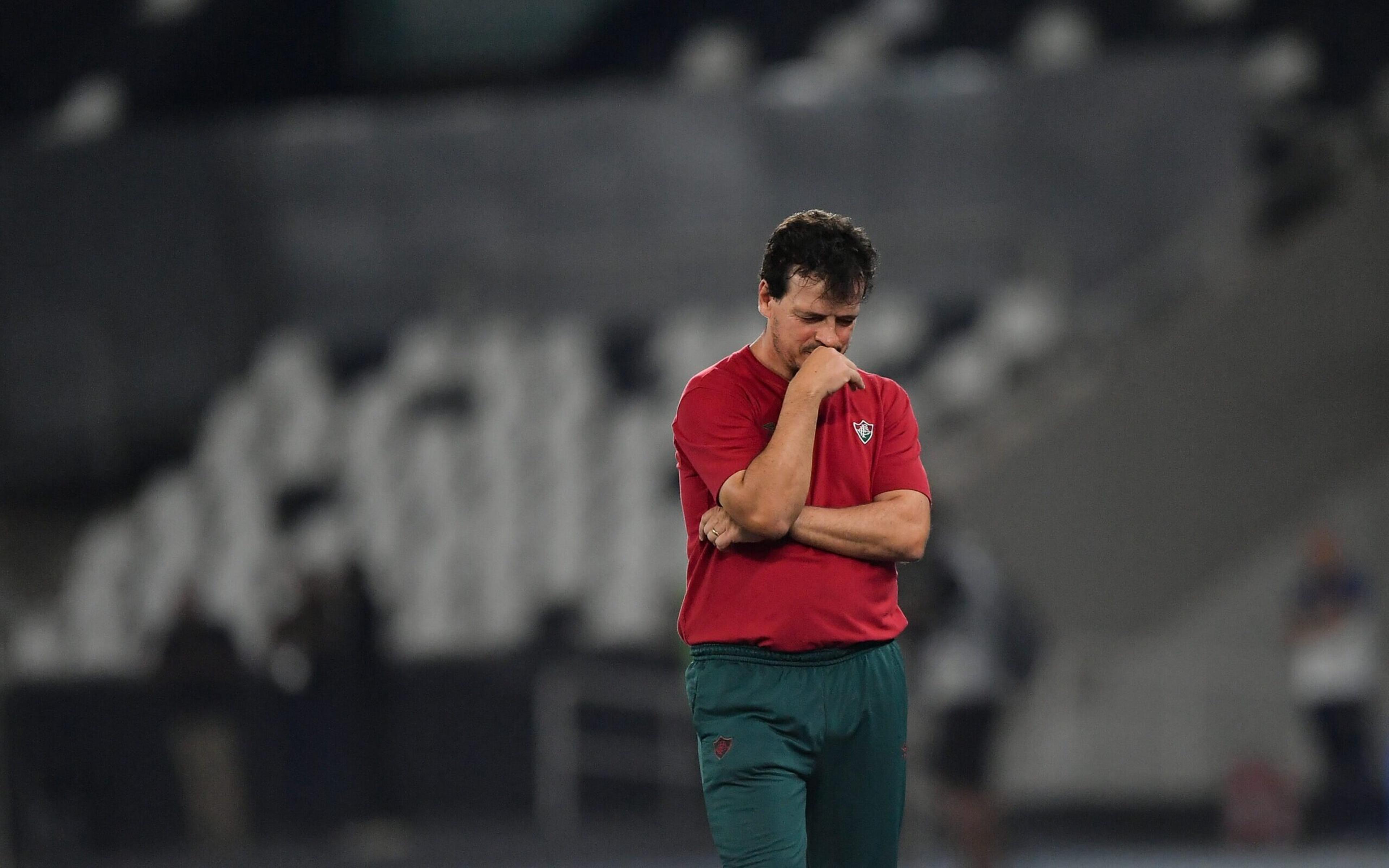 Torcedores do Fluminense vaiam Diniz no Maracanã e detonam na web: ‘Pede pra sair’