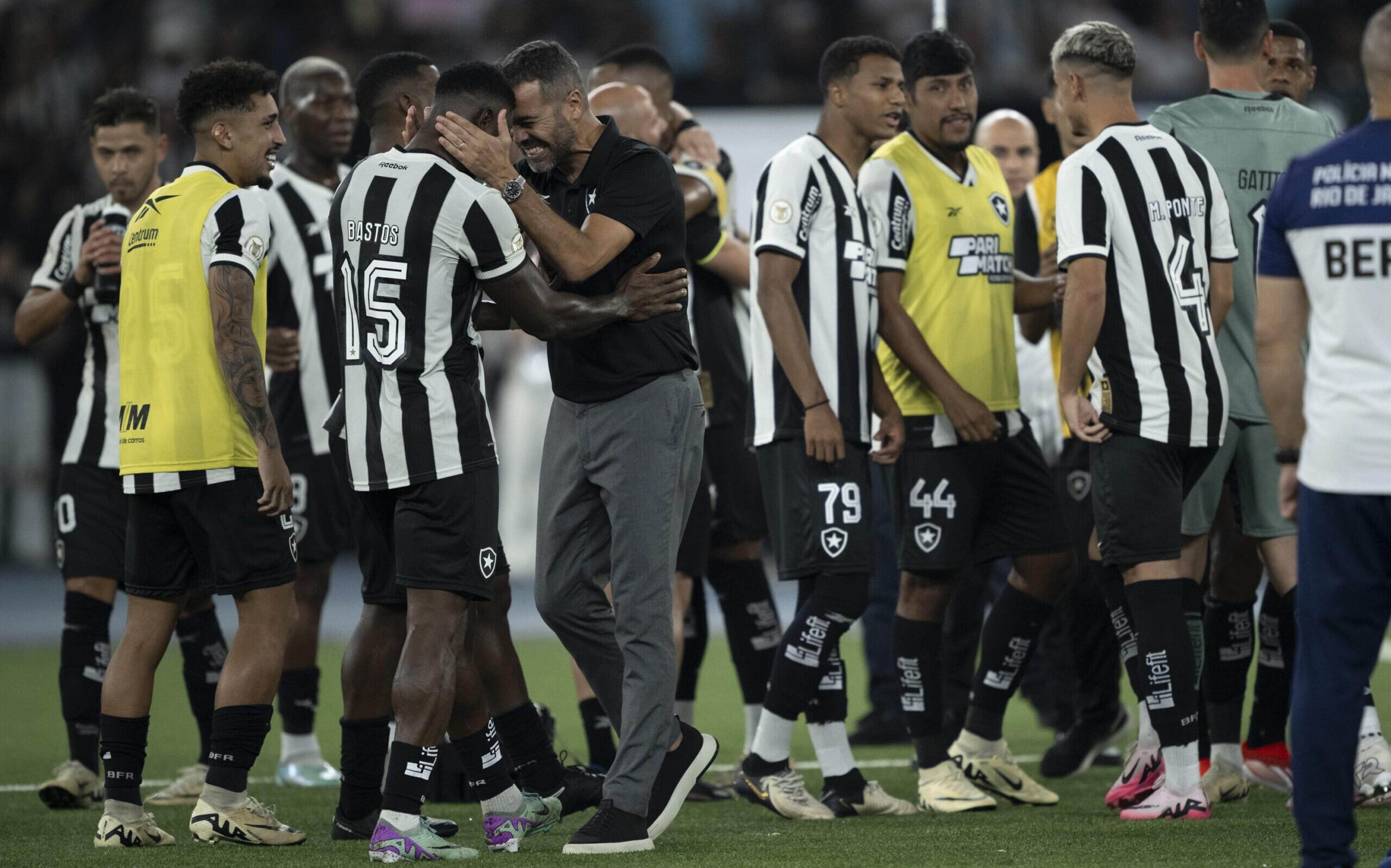 Botafogo mira a contratação de volante que atua na Europa