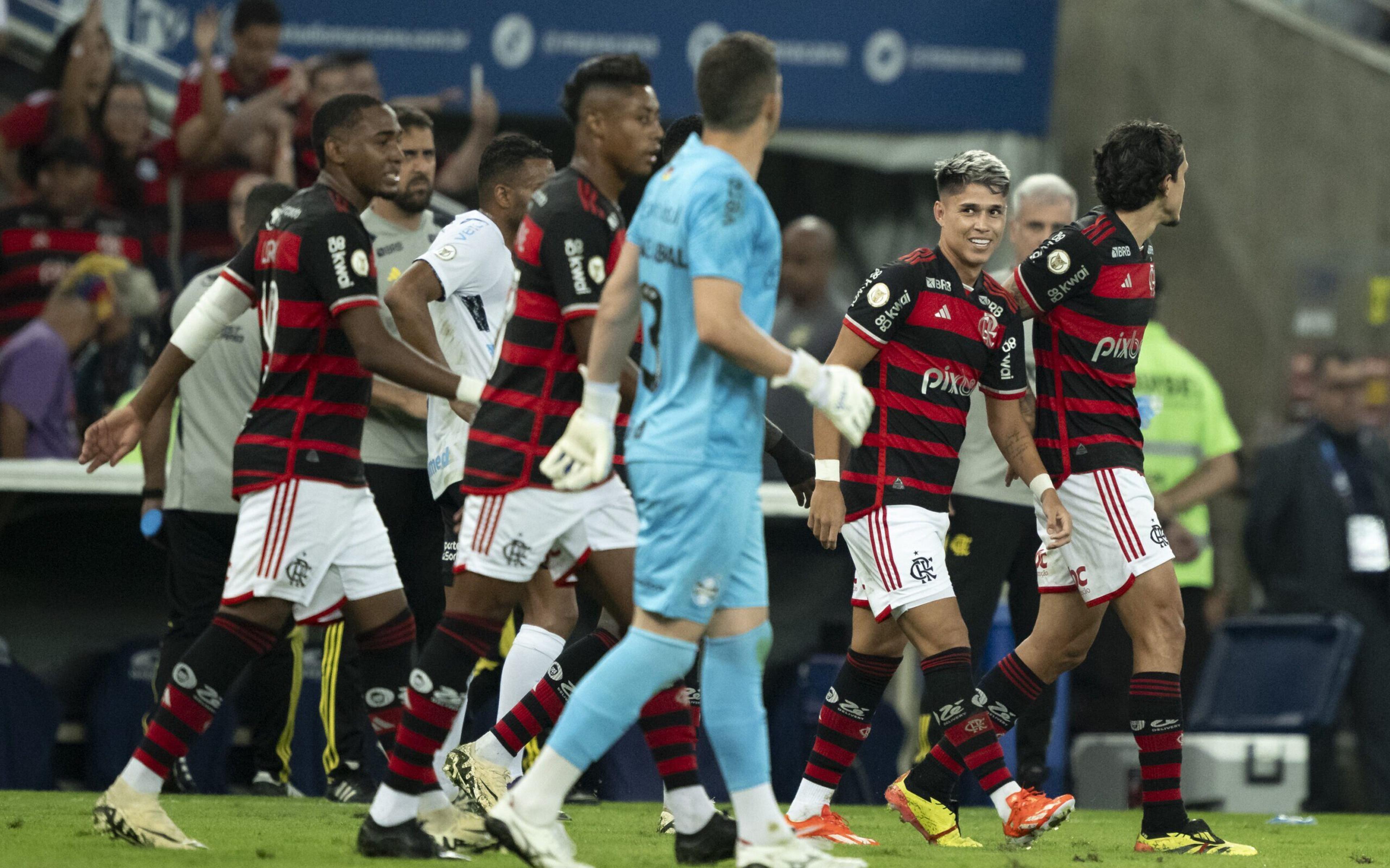 Mauro Cezar rasga elogios a titular do Flamengo contra o Grêmio: ‘Força e técnica’