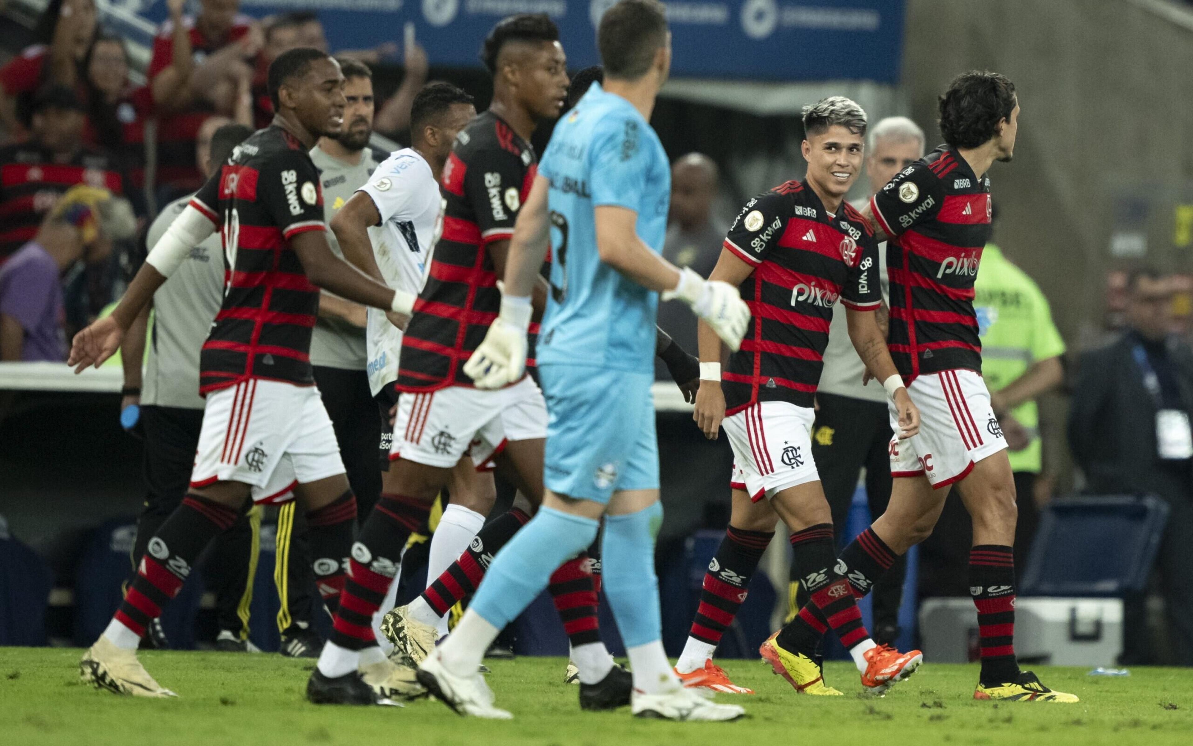 Jornalistas detonam titular do Flamengo contra o Fluminense: ‘Apanhando da bola’