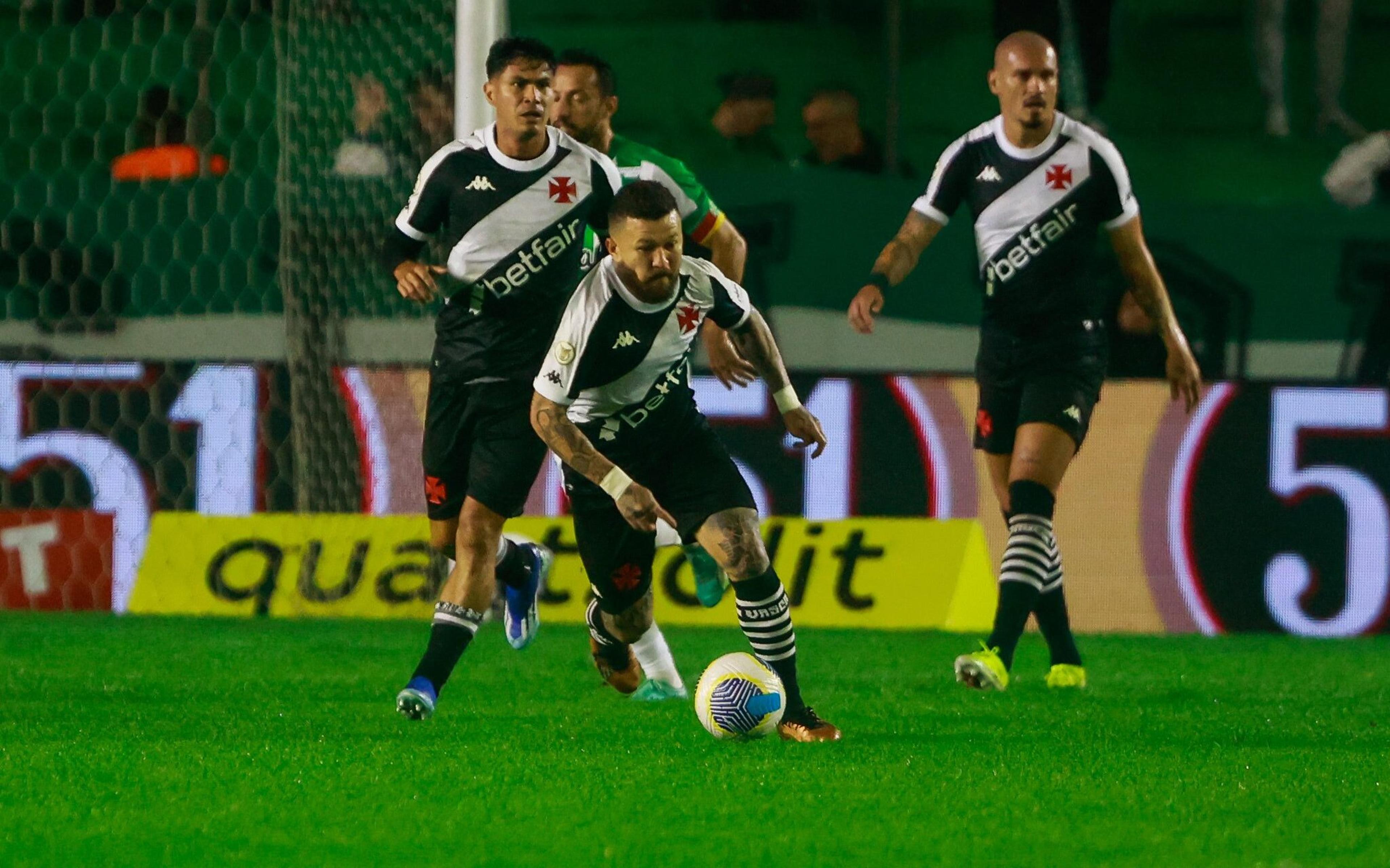 Torcedores sugerem vaquinha para Rossi sair do Vasco: ‘Quanto a torcida precisa arrecadar?’