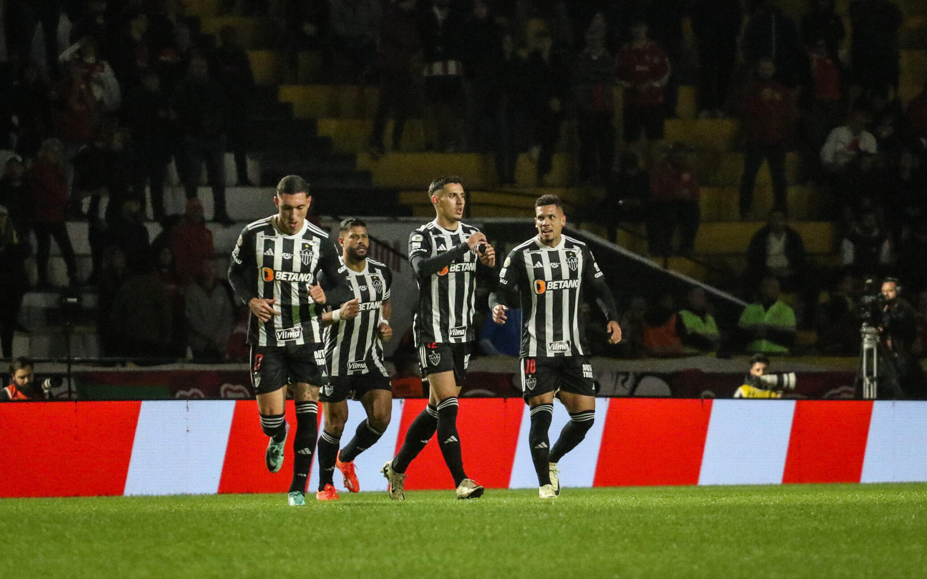 Com direito a gol no último lance, Galo bate o Internacional e respira no Brasileirão