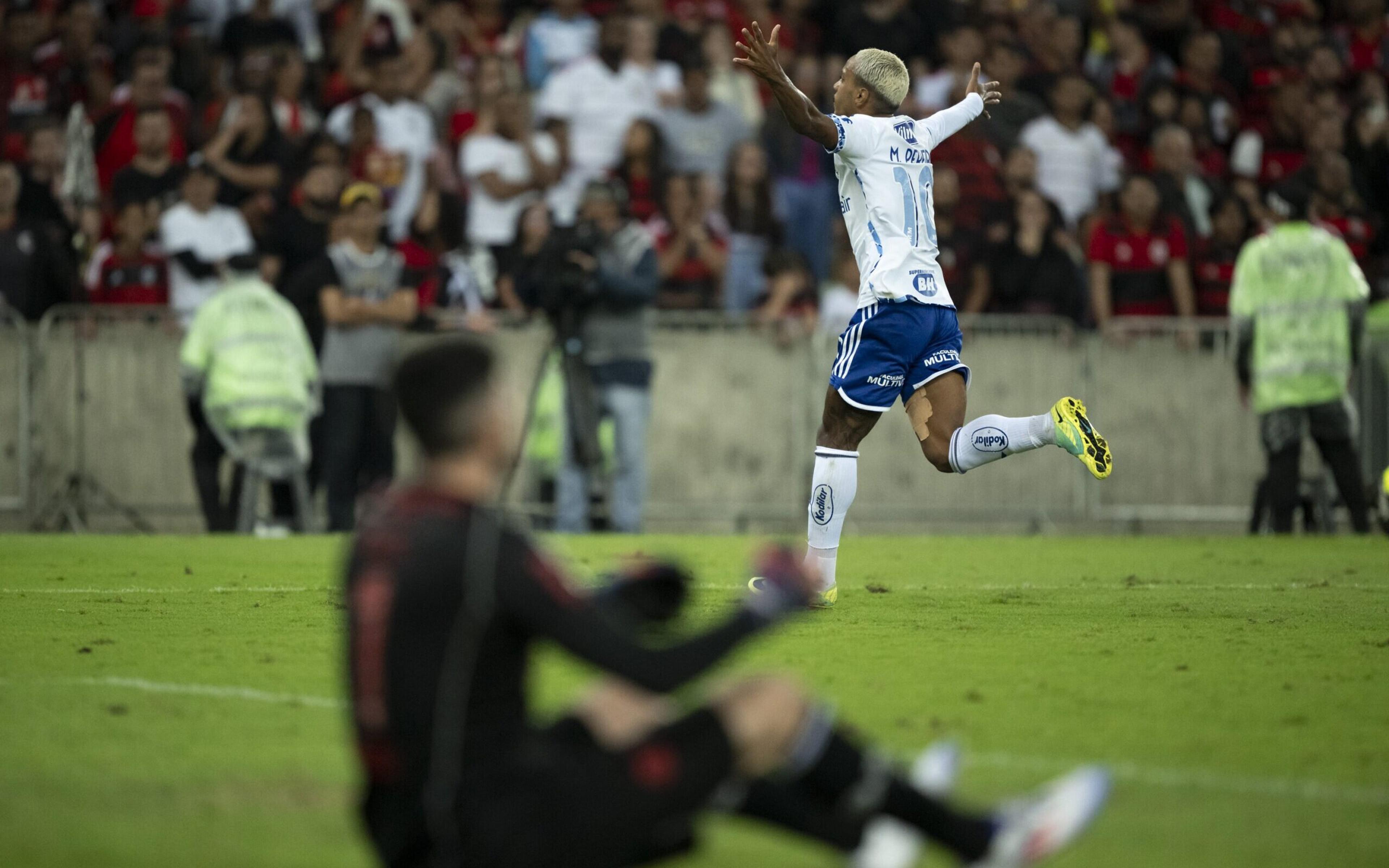 Torcedores do Cruzeiro vão a loucura com Matheus Pereira: ‘Melhor jogador no Brasil’