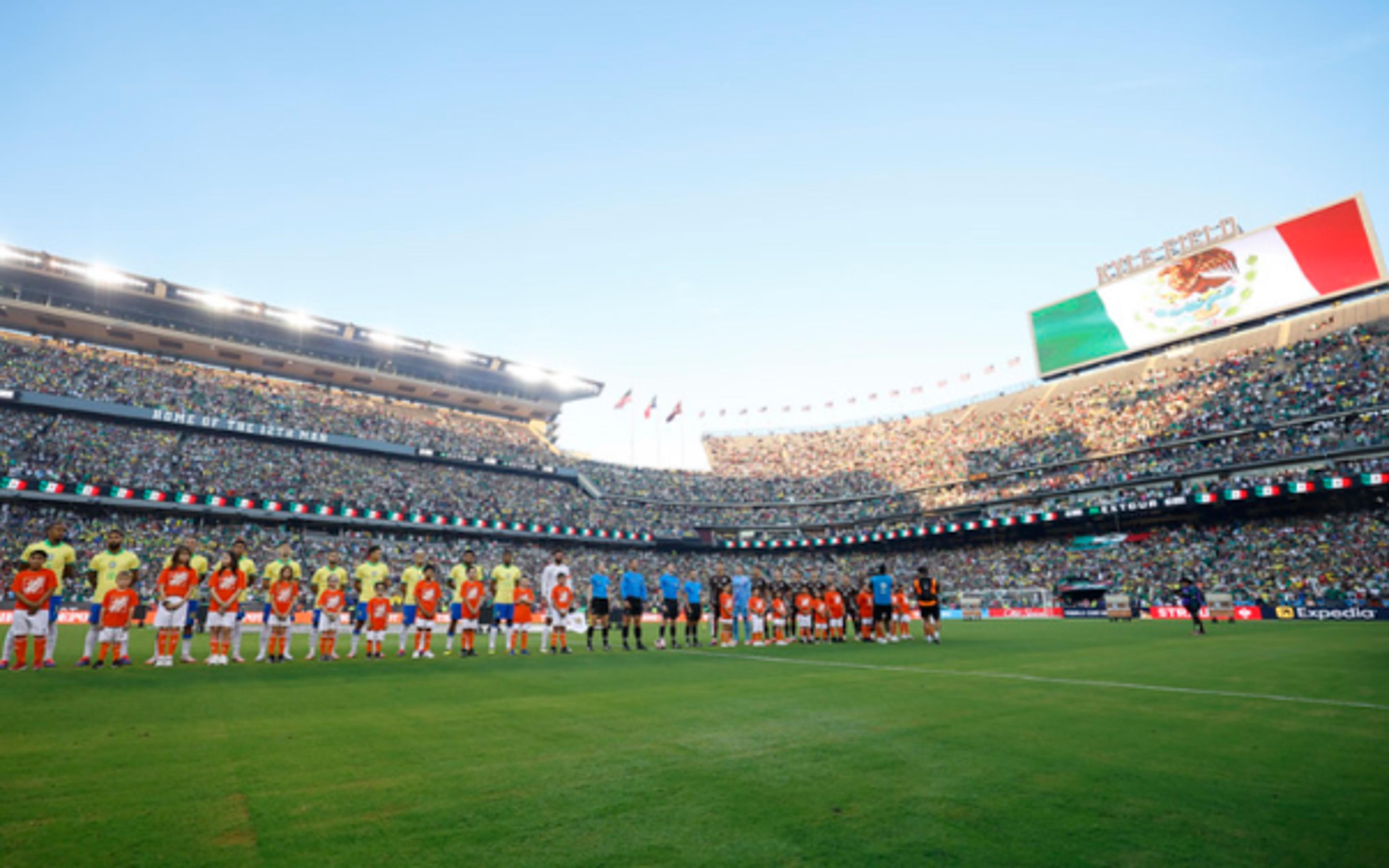 Jogo da Seleção Brasileira contra o México é paralisado por cantos homofóbicos