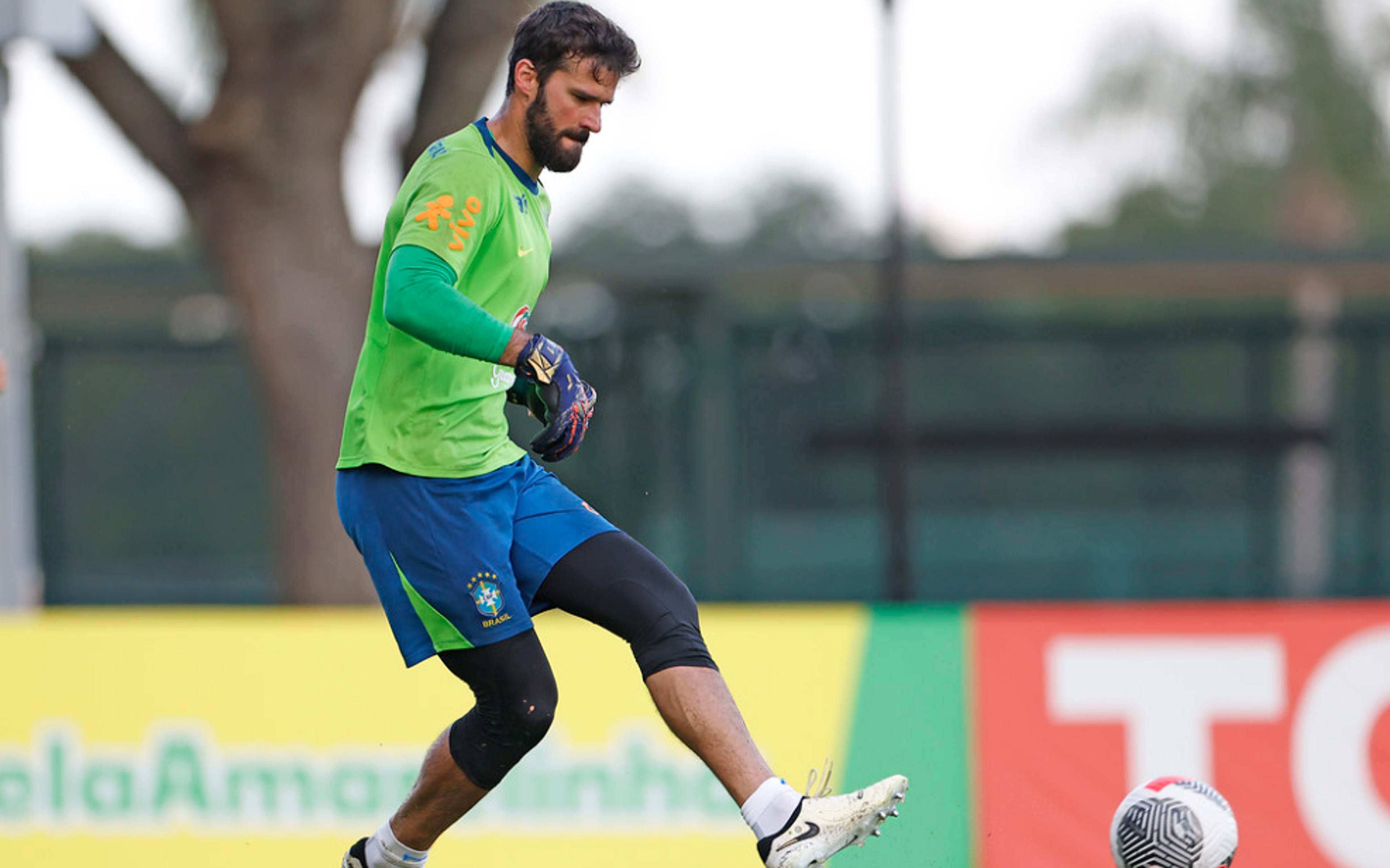 Galvão Bueno avalia empate da Seleção e cita falha de Alisson: ‘Não pode tomar seis gols em quatro jogos’