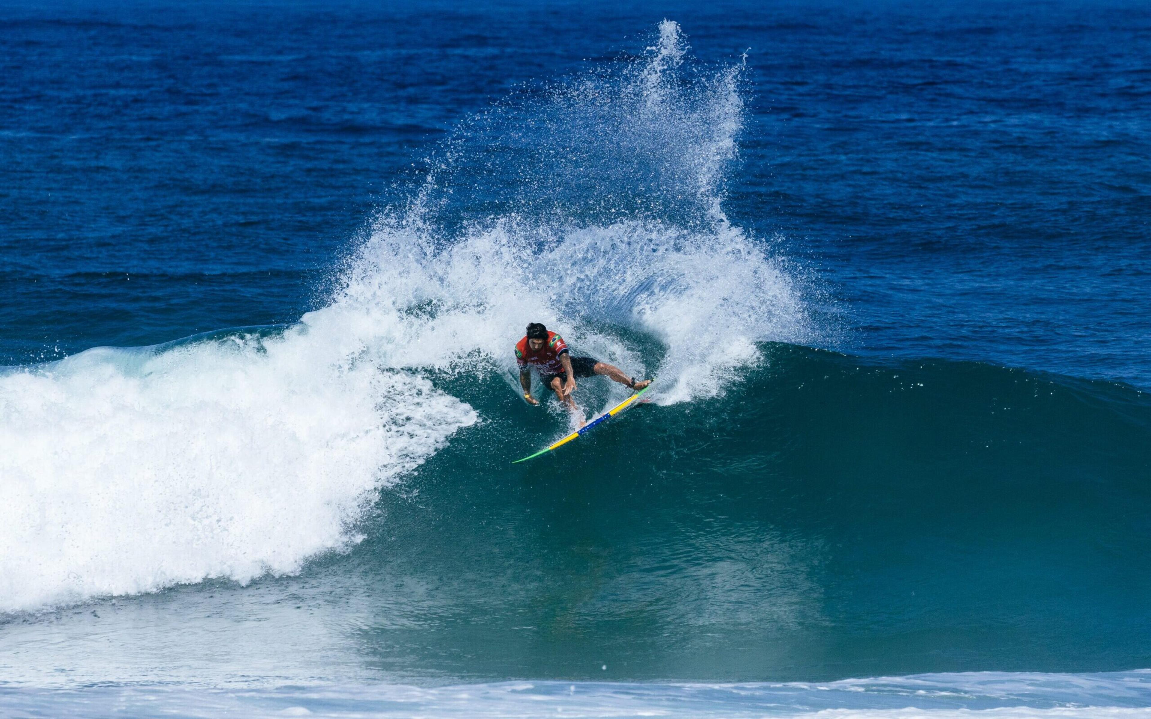 Gabriel Medina é eliminado, Ítalo e Dora avançam na WSL em Saquarema