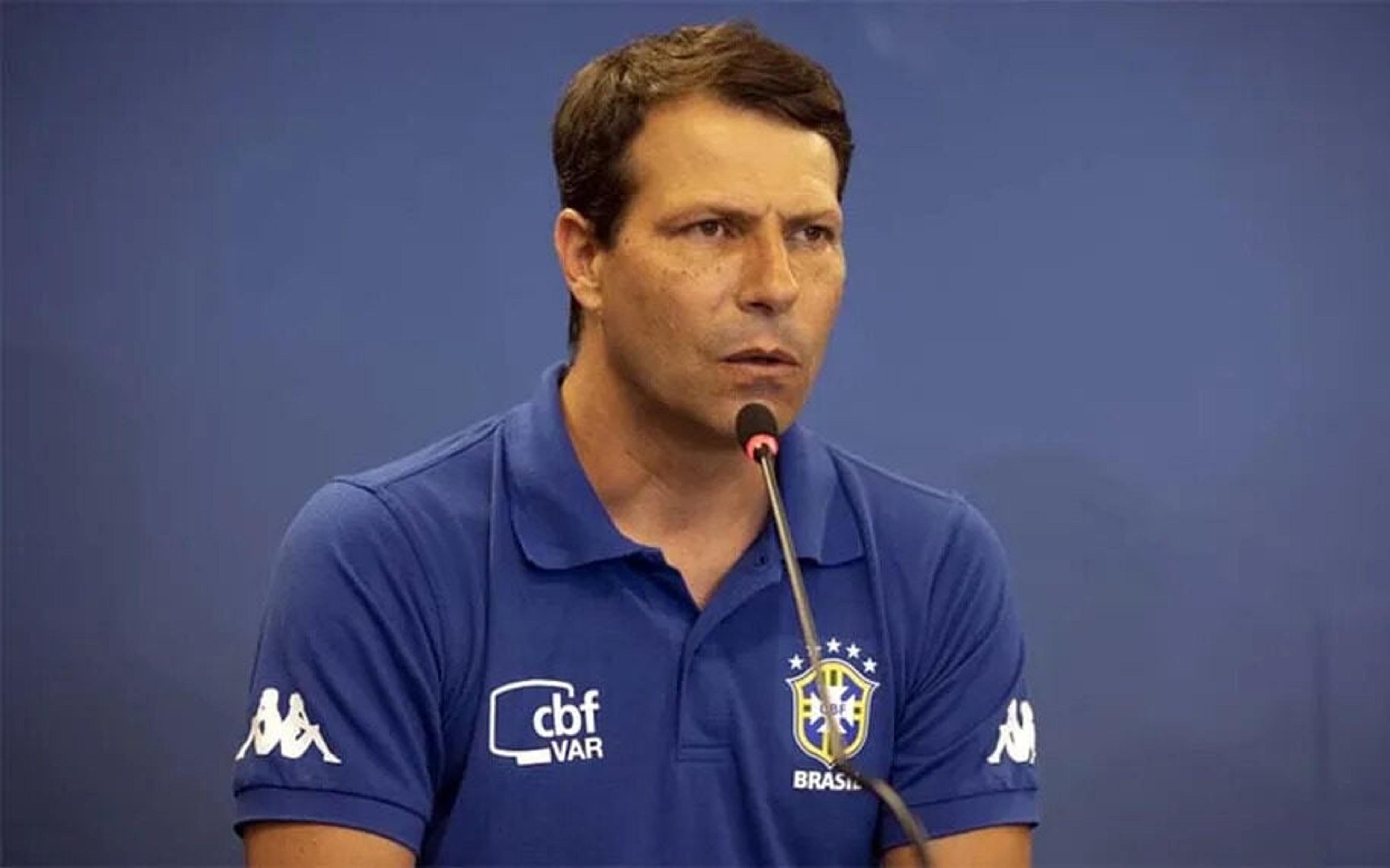 Leonardo Gaciba, ex-árbitro do futebol brasileiro, opina sobre mudança nas regras da Eurocopa