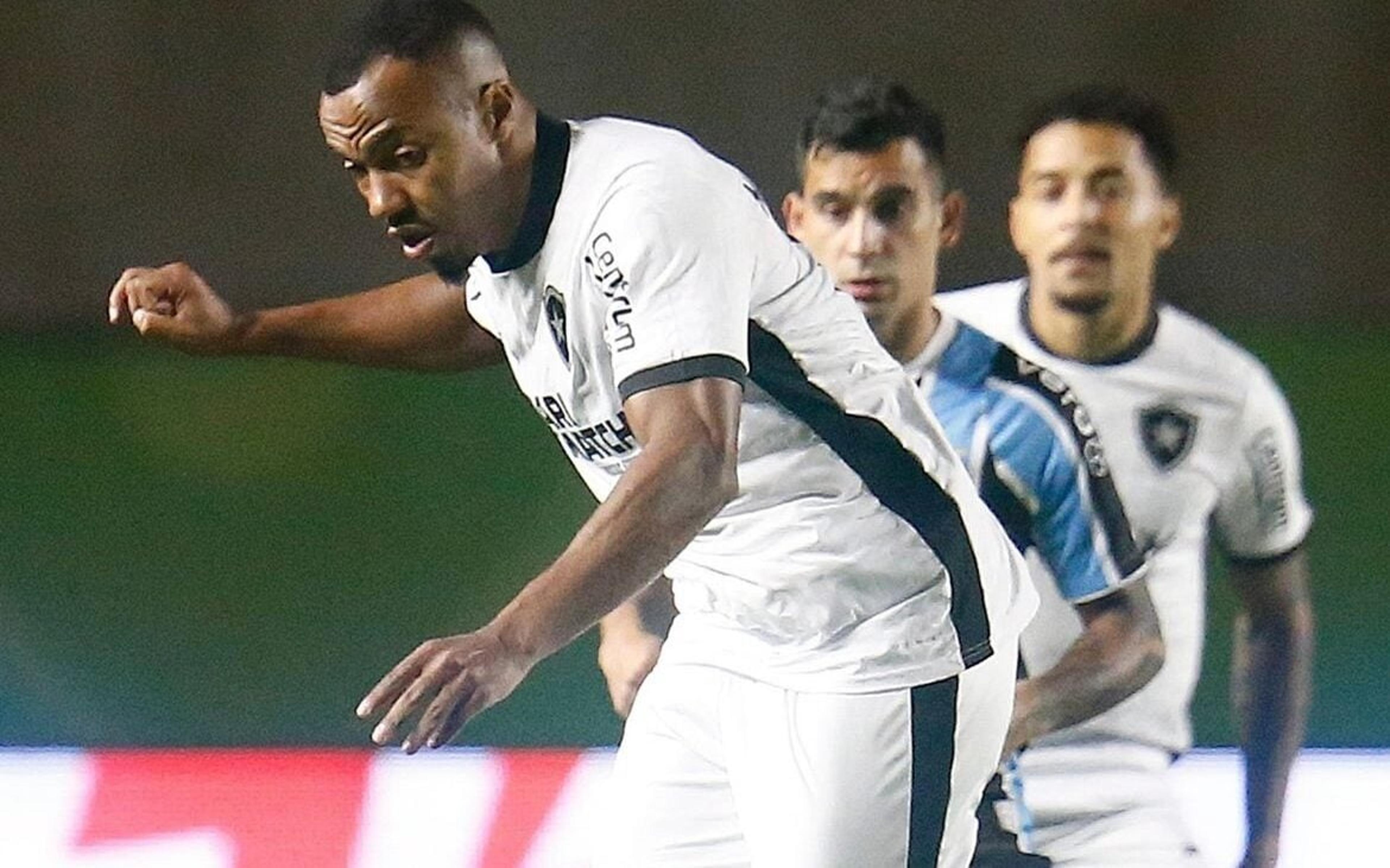 Botafogo vence o Grêmio fora de casa e se garante na liderança do Brasileirão