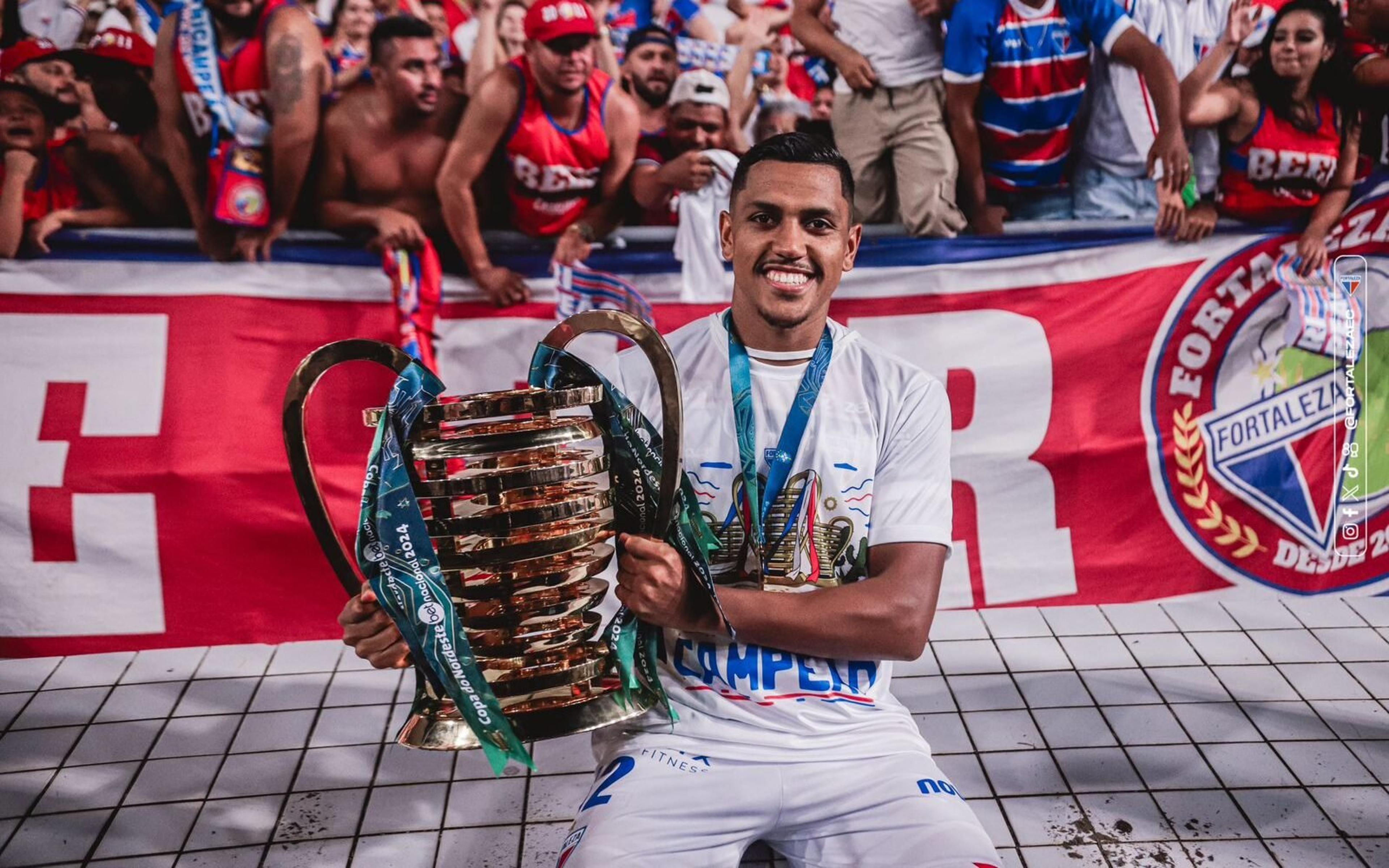 Pedro Rocha comemora seu primeiro título da Copa do Nordeste